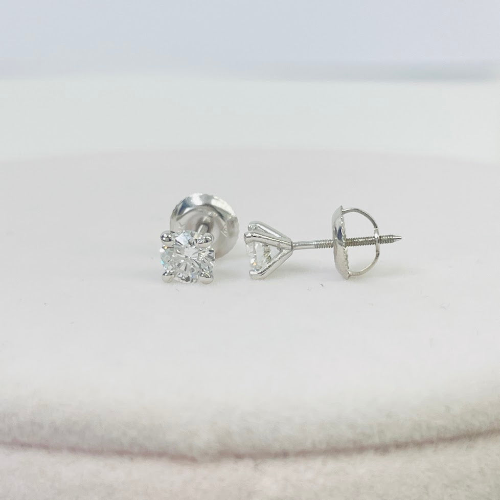 עגילי יהלומים טבעיים 0.85 קראט צמודים סוליטר צבע F ניקיון SI1 זהב 14K לבן מק"ט 490