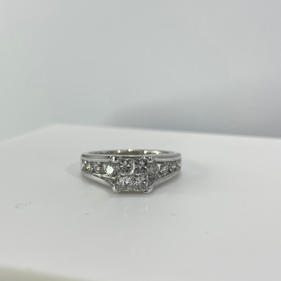 טבעת זהב לבן 14K משובצת יהלומים טבעיים 0.70 קראט צבע E נקיון SI מק"ט 154