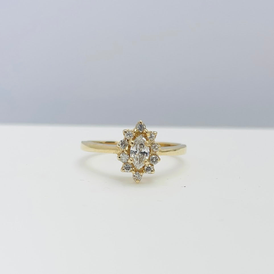 טבעת זהב צהוב 14K משובצת יהלום טבעי מרקיזה 0.25 צבע F נקיון SI ויהלומים טבעיים 0.15 צבע F נקיון SI מק"ט 412