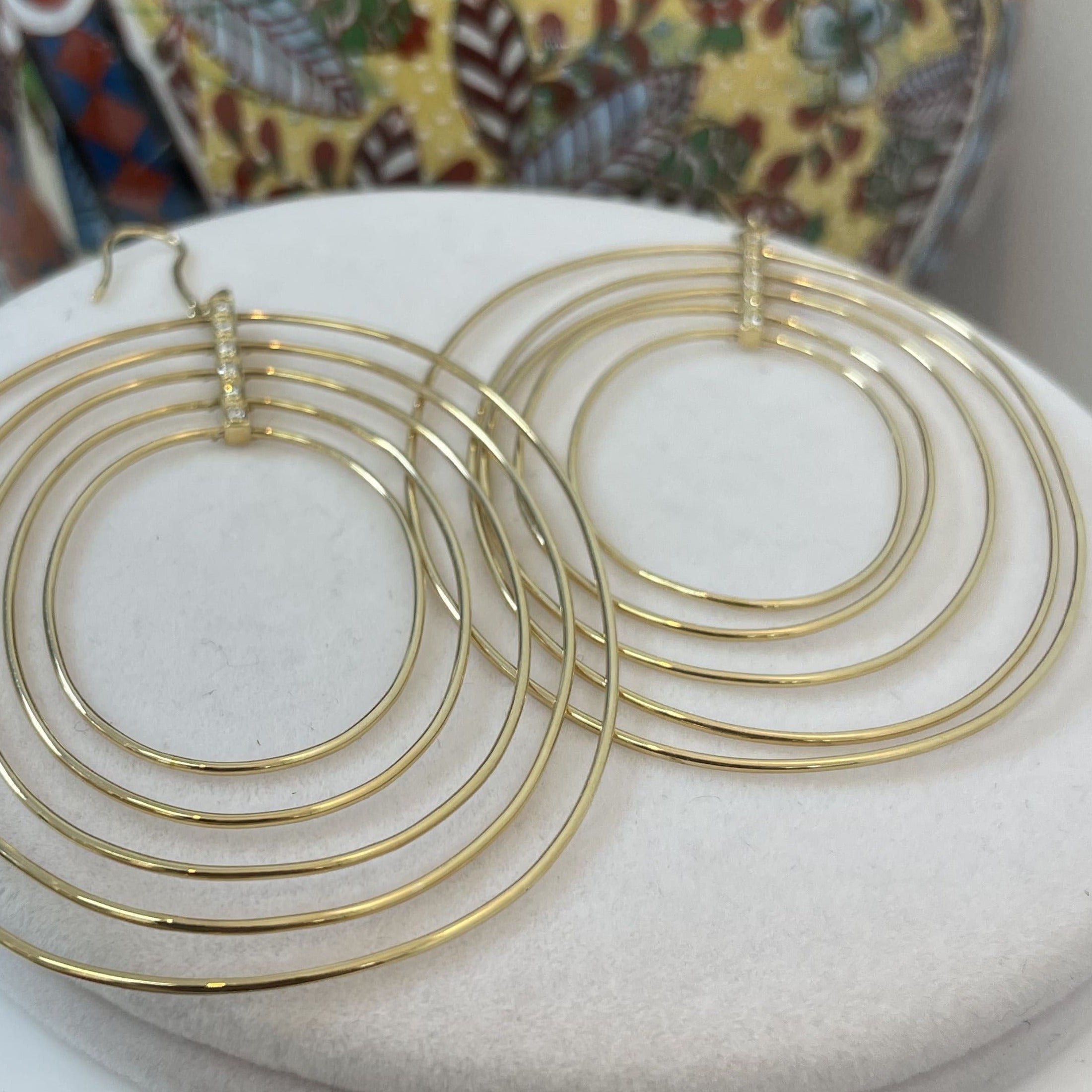 עגילי 5 חישוקים תלויים עם שיבוץ 0.15 קראט שורת יהלומים טבעיים צבע F ניקיון VS-SI זהב 14K צהוב מק״ט 737