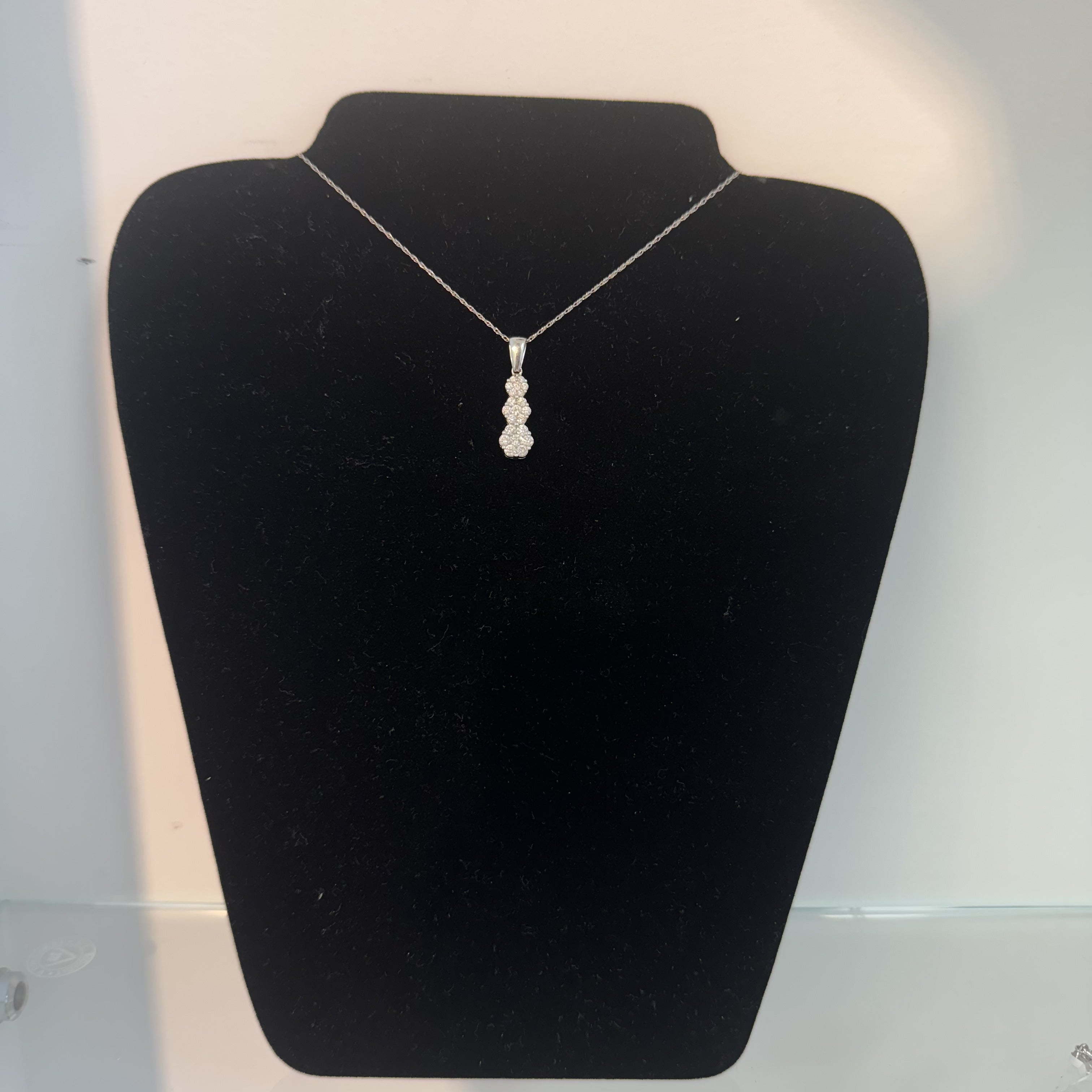 שרשת יהלומים טבעיים מדורגת 1.10 קראט צבע F ניקיון VS בעיצוב 3 פרחים זהב 14K מק"ט 448