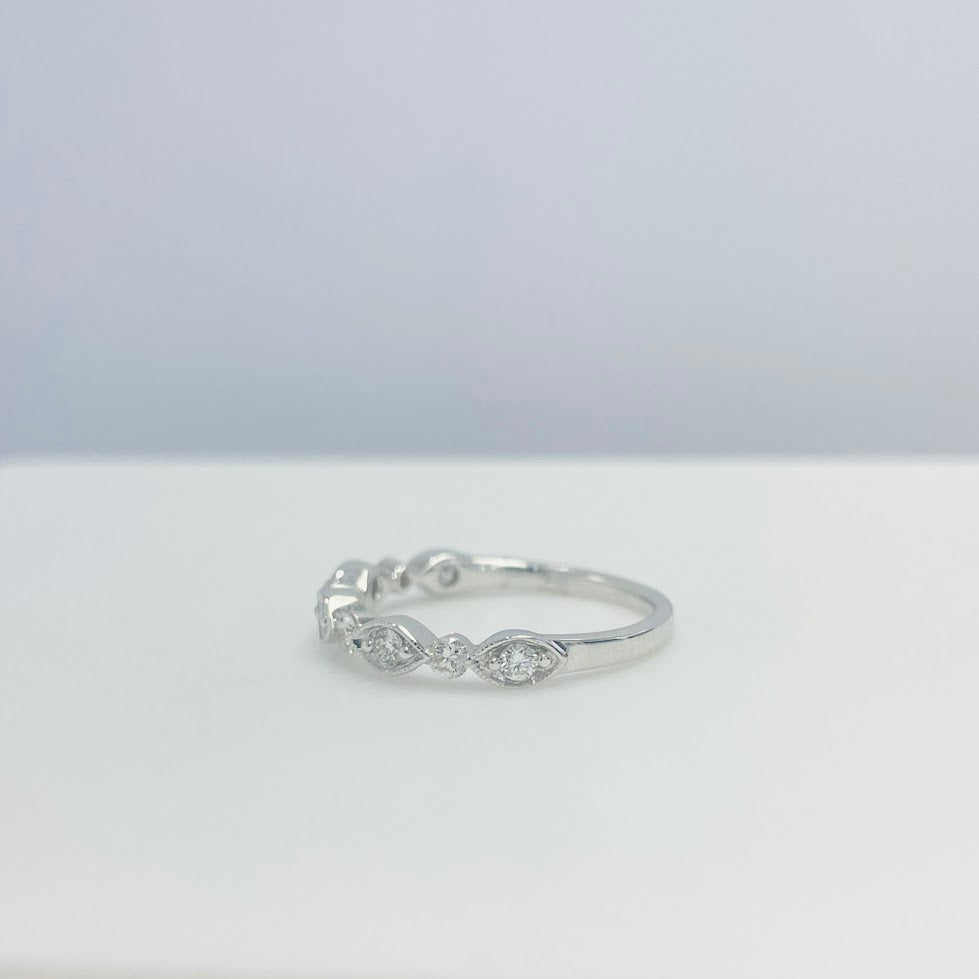 טבעת דקה זהב לבן 14K משובצת יהלומים טבעיים 0.28 קראט צבע F נקיון VS מק"ט 290