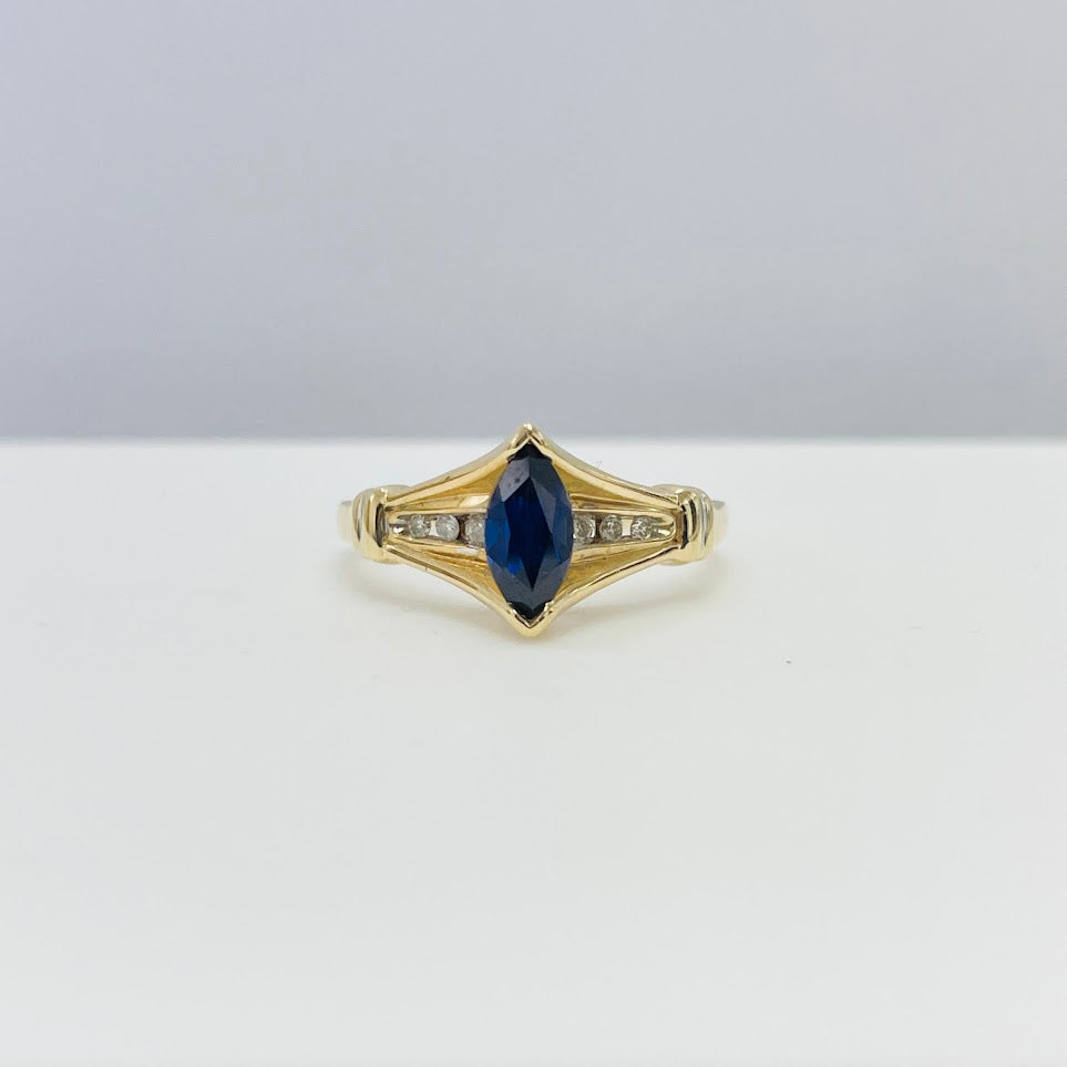 טבעת זהב 10K משובצת אבן ספיר כחולה 0.60 קראט ויהלומים טבעיים 0.05 מק"ט 204