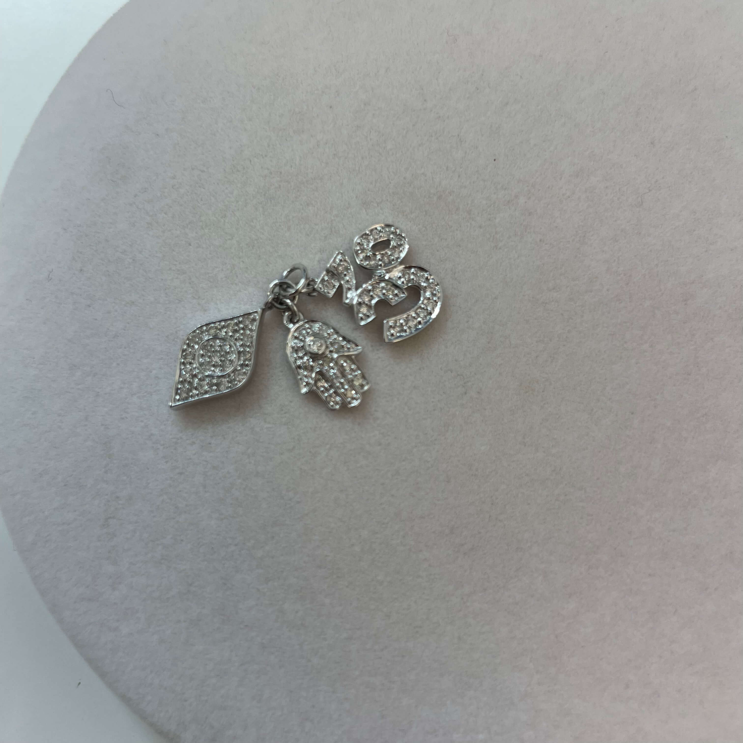 3 תליונים חמסה עין ואום מחוברים משובצים ביהלומים טבעיים 0.23 קראט צבע F ניקיון VS-SI זהב 14K לבן מק״ט 701