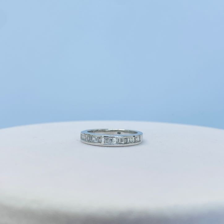 טבעת שורת יהלומי בגטים טבעיים 0.22 קראט צבע F ניקיון VS זהב 14K לבן מק״ט 578