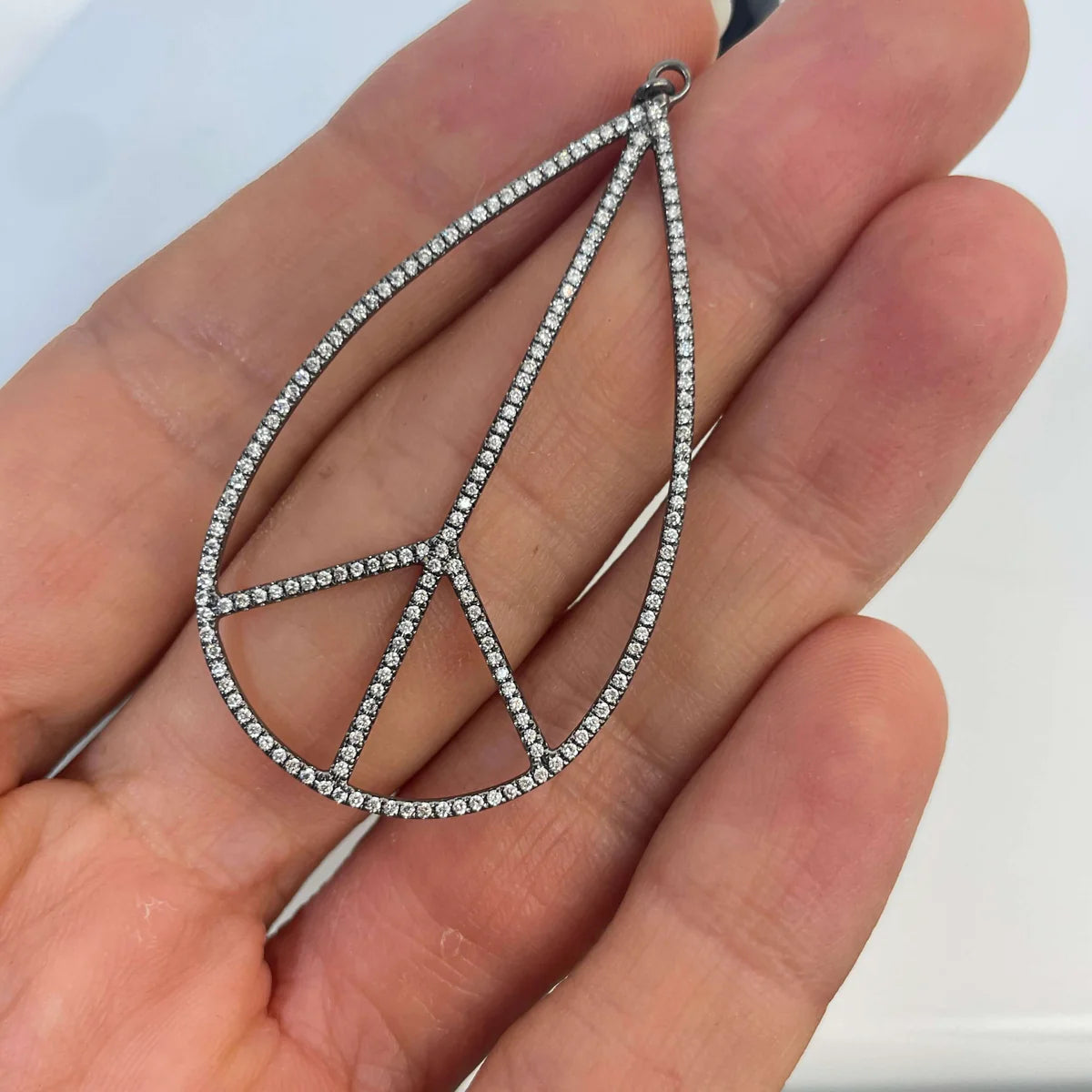 תליון יהלומים ענק 0.48 קראט צבע F ניקיון VS זהב לבן 14K מק״ט 697