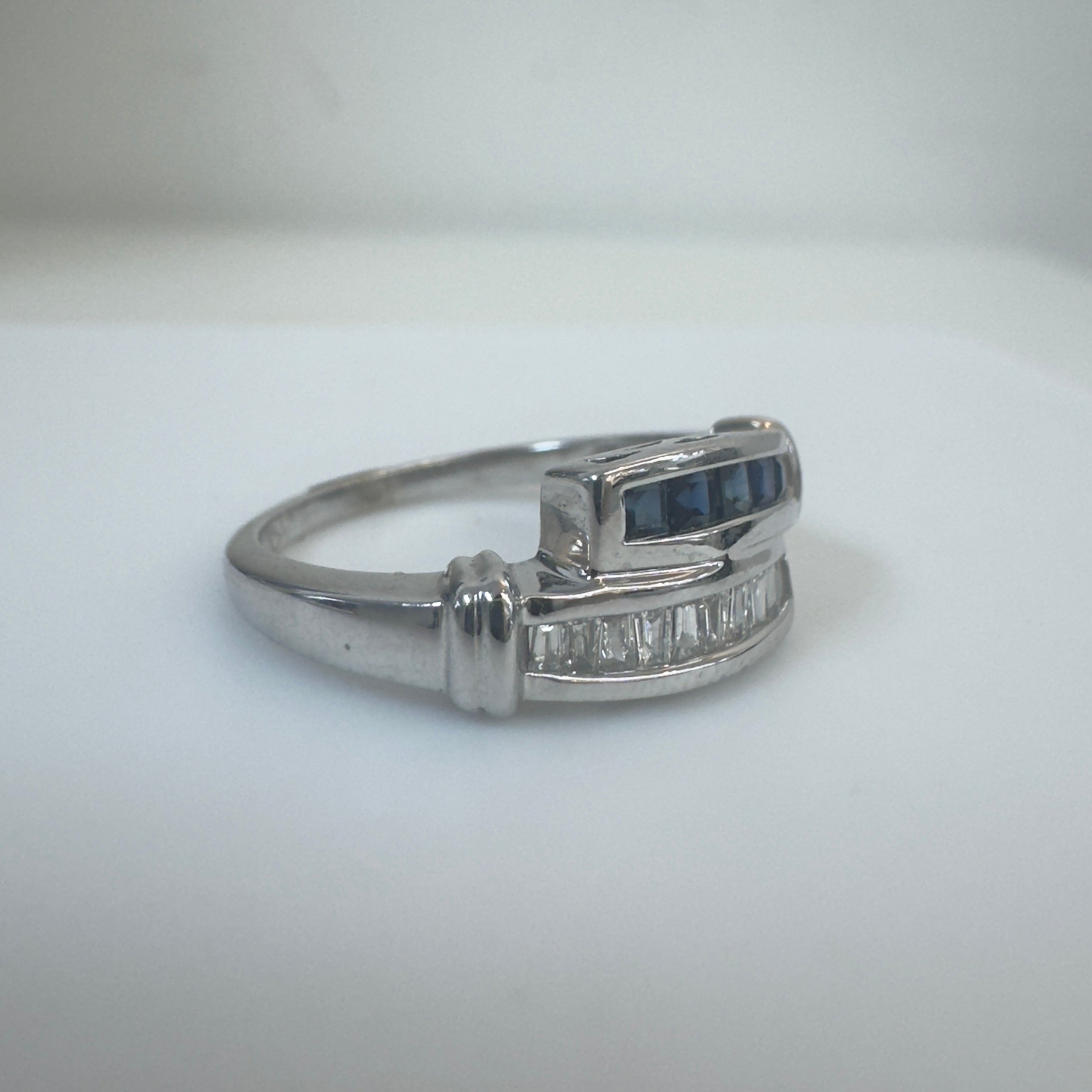 טבעת שתי שורות יהלומים וספירים טבעיים 0.2 קראט זהב 10 קראט לבן מק"ט 207