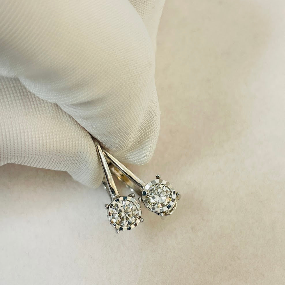 עגילים תלויים זהב לבן 14K משובצים 0.50 קראט יהלומים טבעיים צבע F נקיון VS מק"ט 181