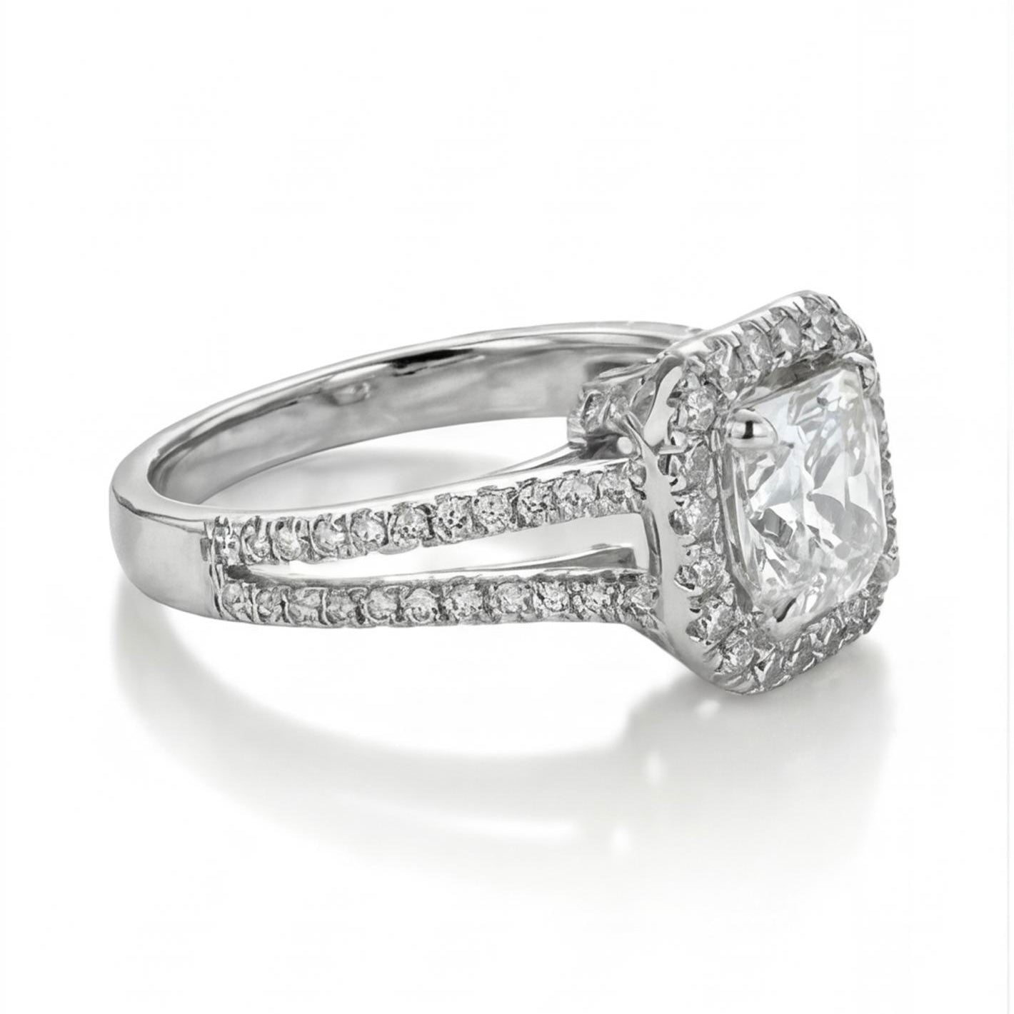 טבעת זהב 14K לבן יהלום פרינסס היילו ושיבוצי צד 1.00 קראט מק״ט 1020