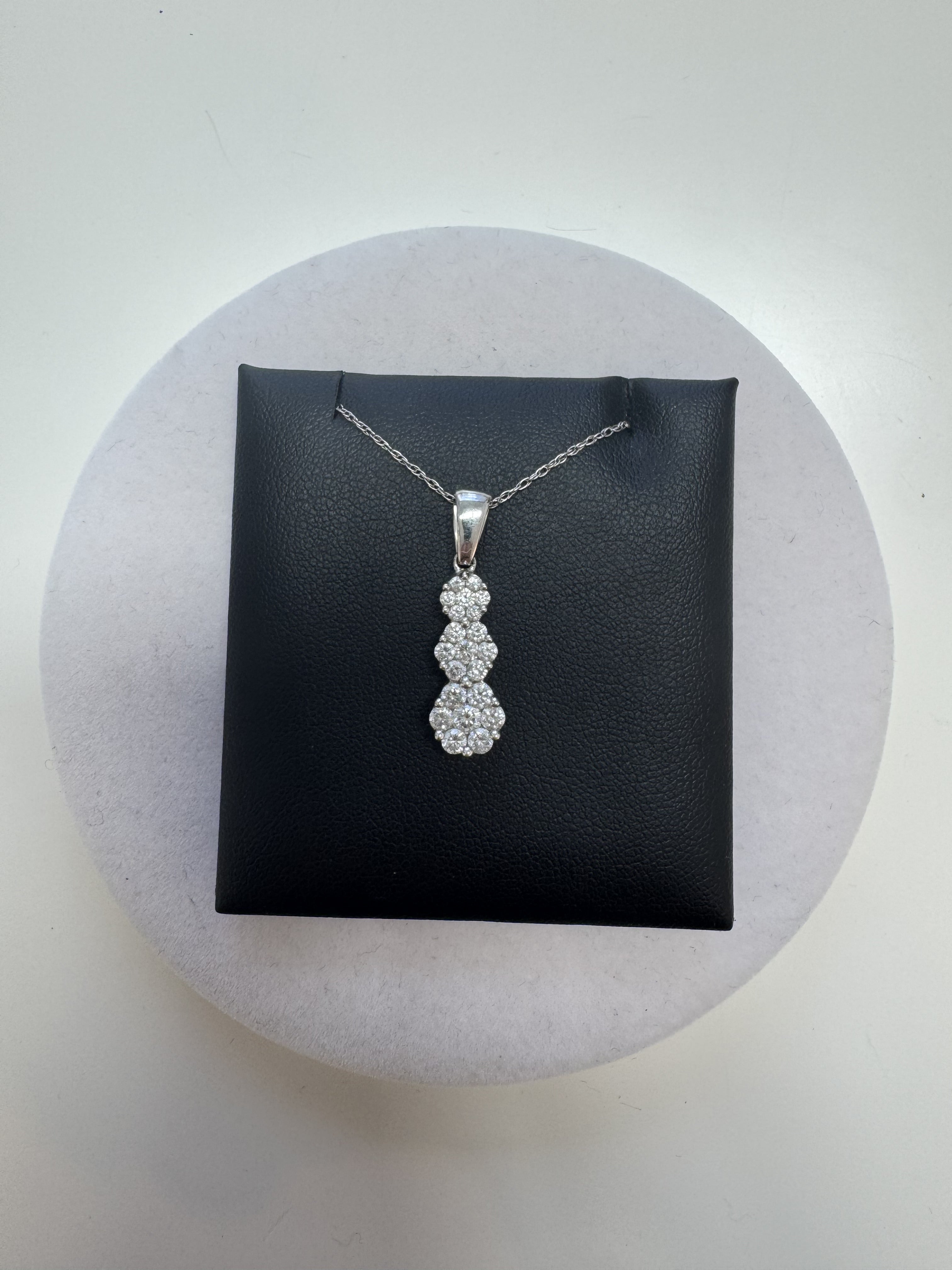 שרשת יהלומים טבעיים מדורגת 1.10 קראט צבע F ניקיון VS בעיצוב 3 פרחים זהב 14K מק"ט 448