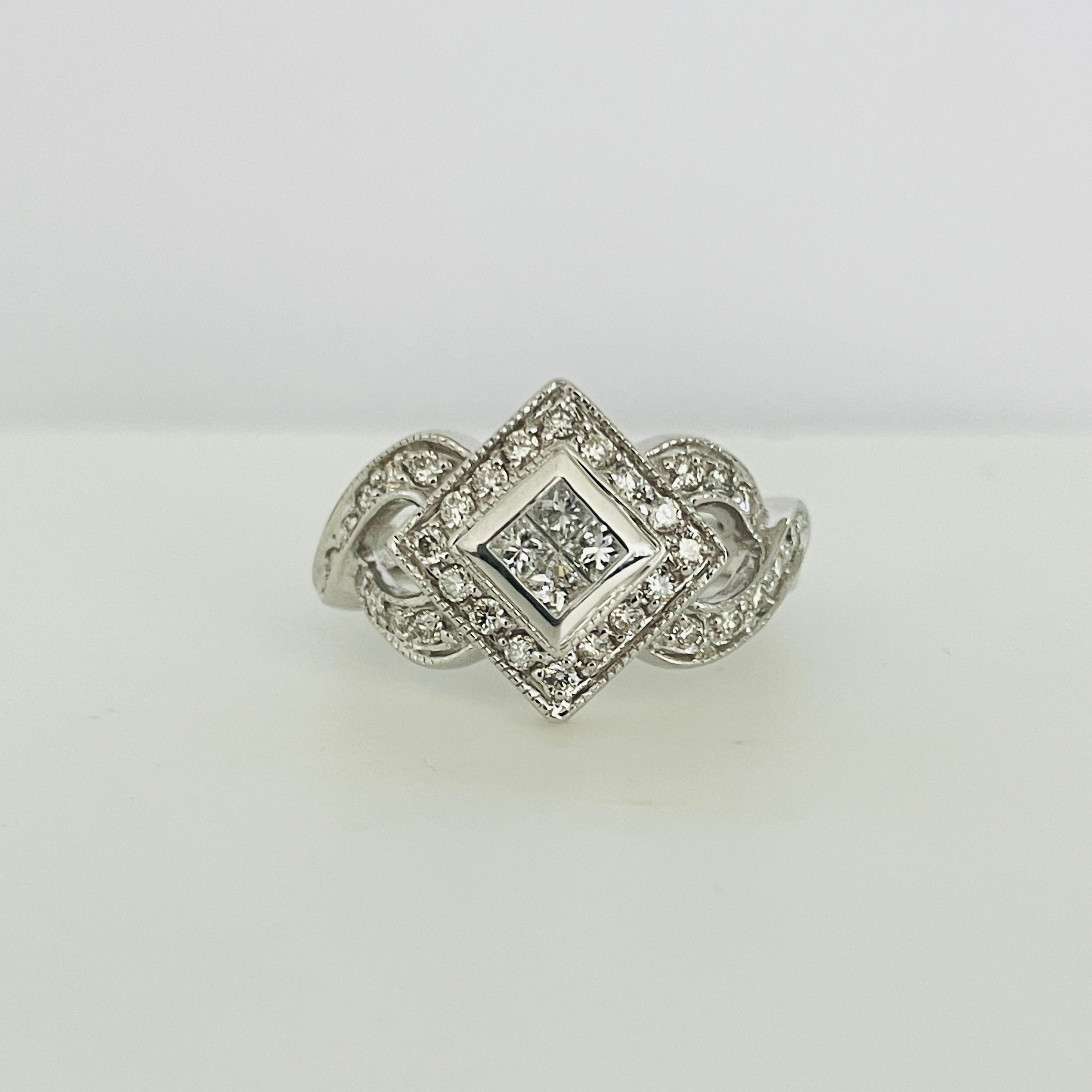 טבעת יהלומים טבעיים מרובעת יהלומים צבע F ניקיון VS זהב 14K לבן מק"ט 542