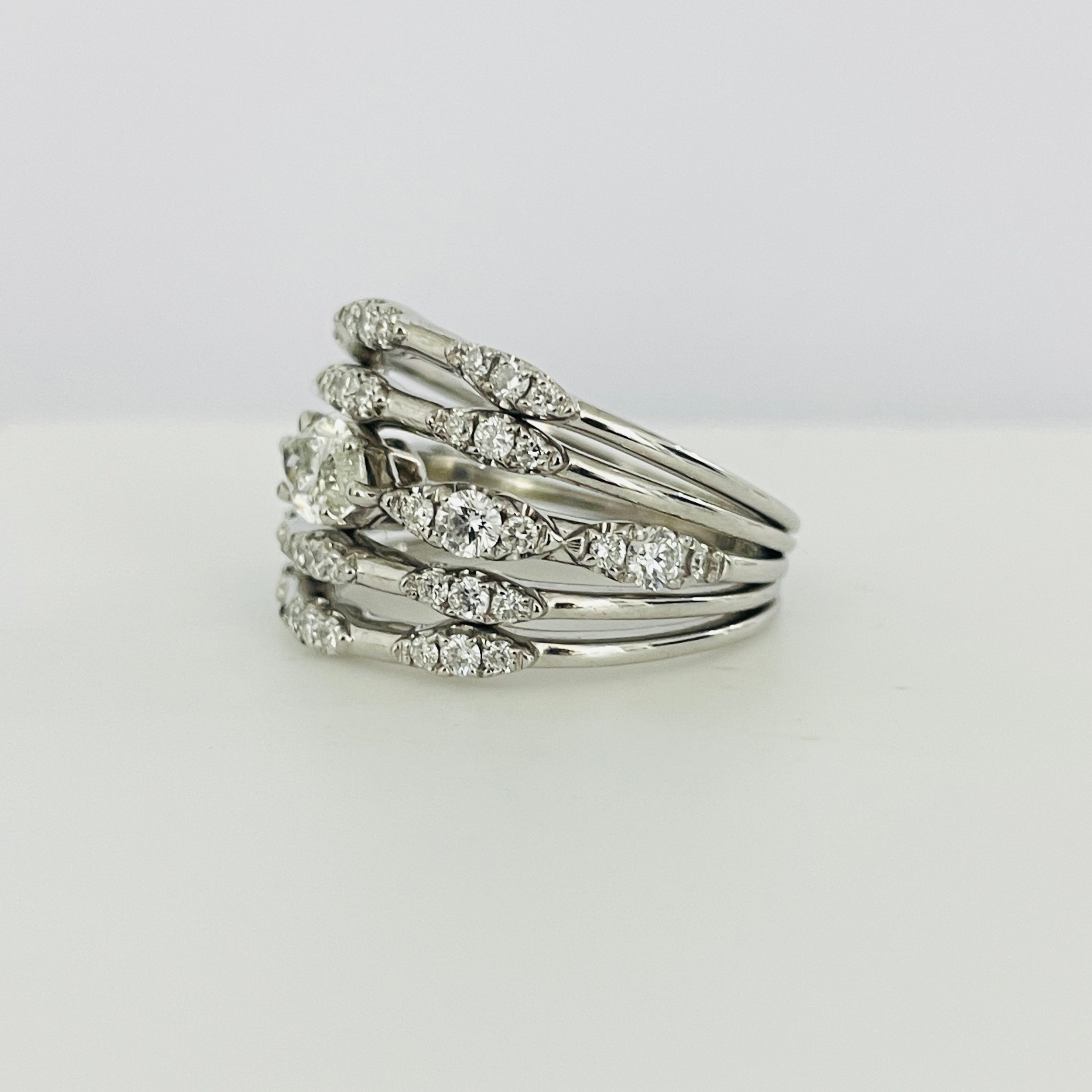 טבעת 5 שורות יהלומים 0.88 קראט עם יהלום מרקיזה מרכזי 0.65 קראט צבע F ניקיון VS מק"ט 549