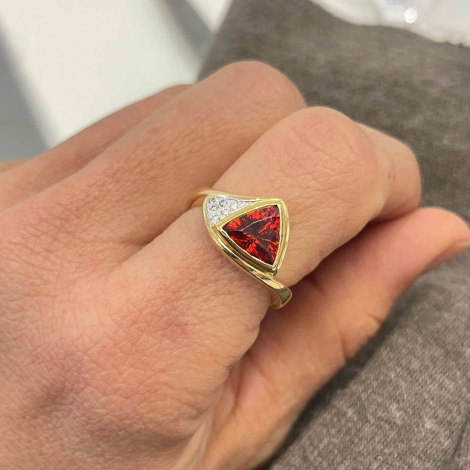 טבעת וינטג זהב צהוב 18K משובצת אבן חן 1.00 קראט ויהלומים טבעיים 0.07 צבע F נקיון VS מק"ט 117