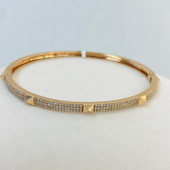 צמיד ניטים קשיח רוז גולד 14K משובץ 0.59 קראט יהלומים טבעיים צבע F נקיון VS מק"ט 368