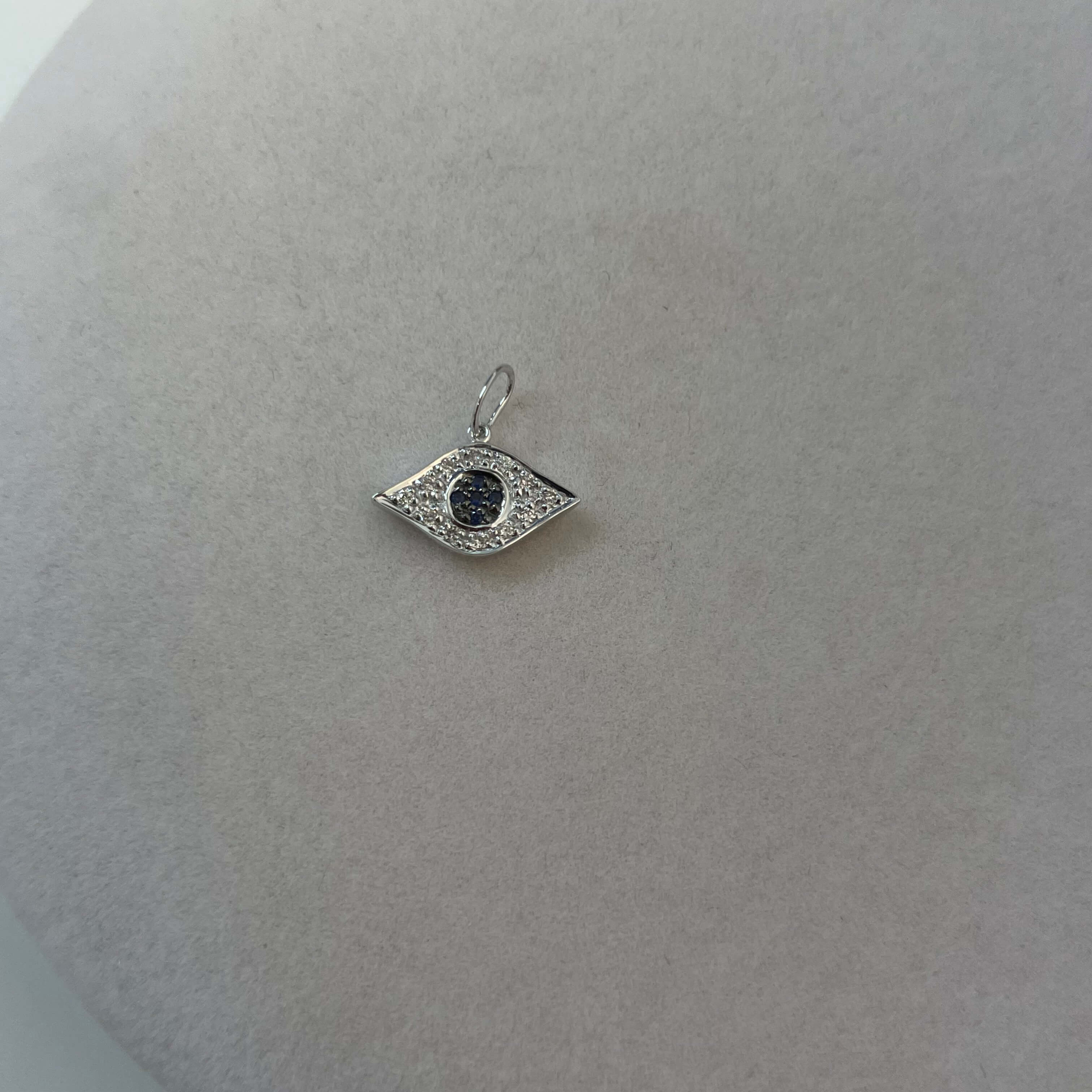 תליון יהלומים ואבני חן ספיר טבעיים בצורת עין 0.08 קראט יהלומים לבנים צבע F ניקיון VS-SI זהב 14K לבן מק״ט 708