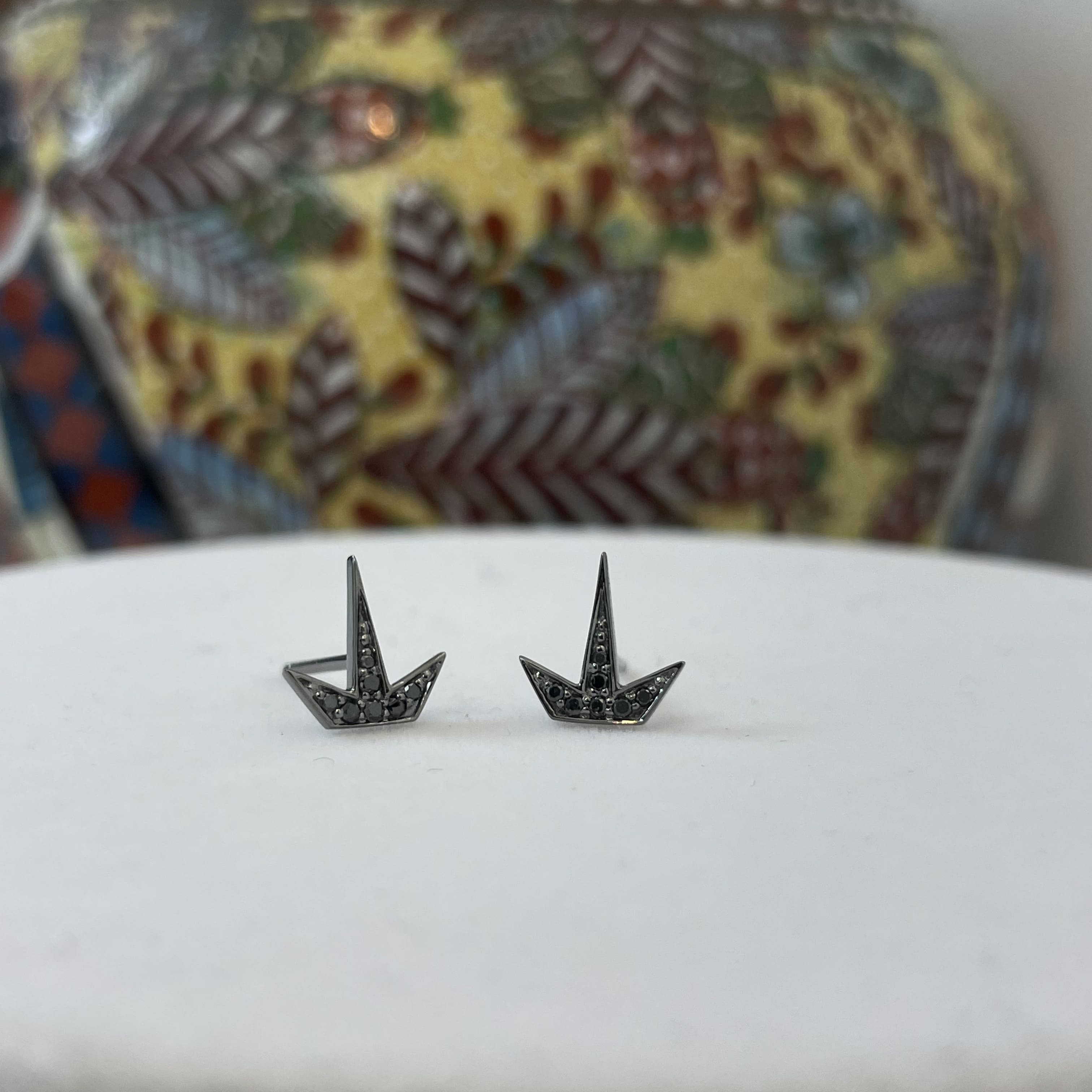 עגילים משובצים יהלומים שחורים טבעיים 0.07 קראט זהב 14K ברודיום שחור (מגיעים עם סוגרים) מק"ט 791