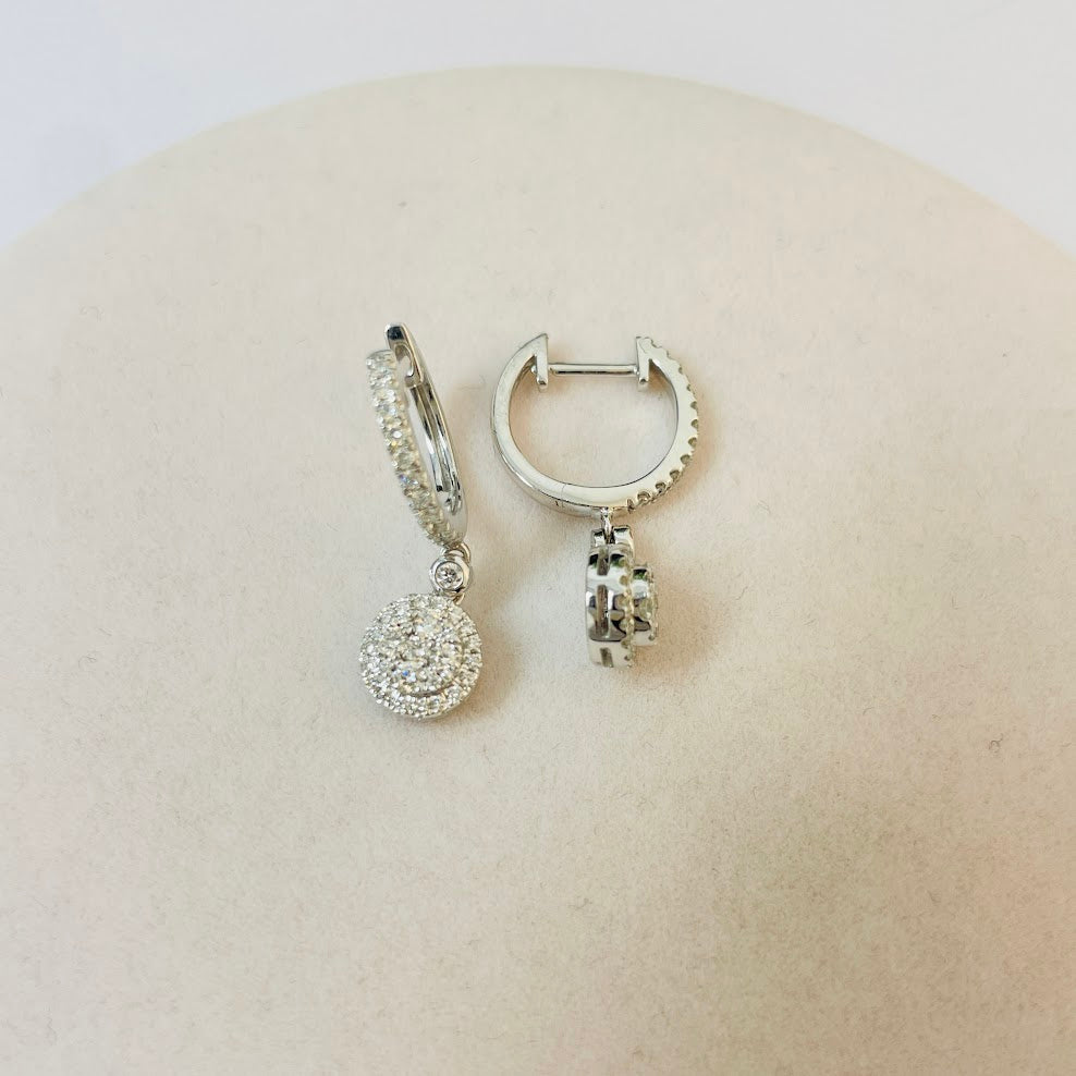 עגילים תלויים זהב לבן 14K משובצים 0.61 קראט יהלומים טבעיים צבע F נקיון VS מק"ט 388