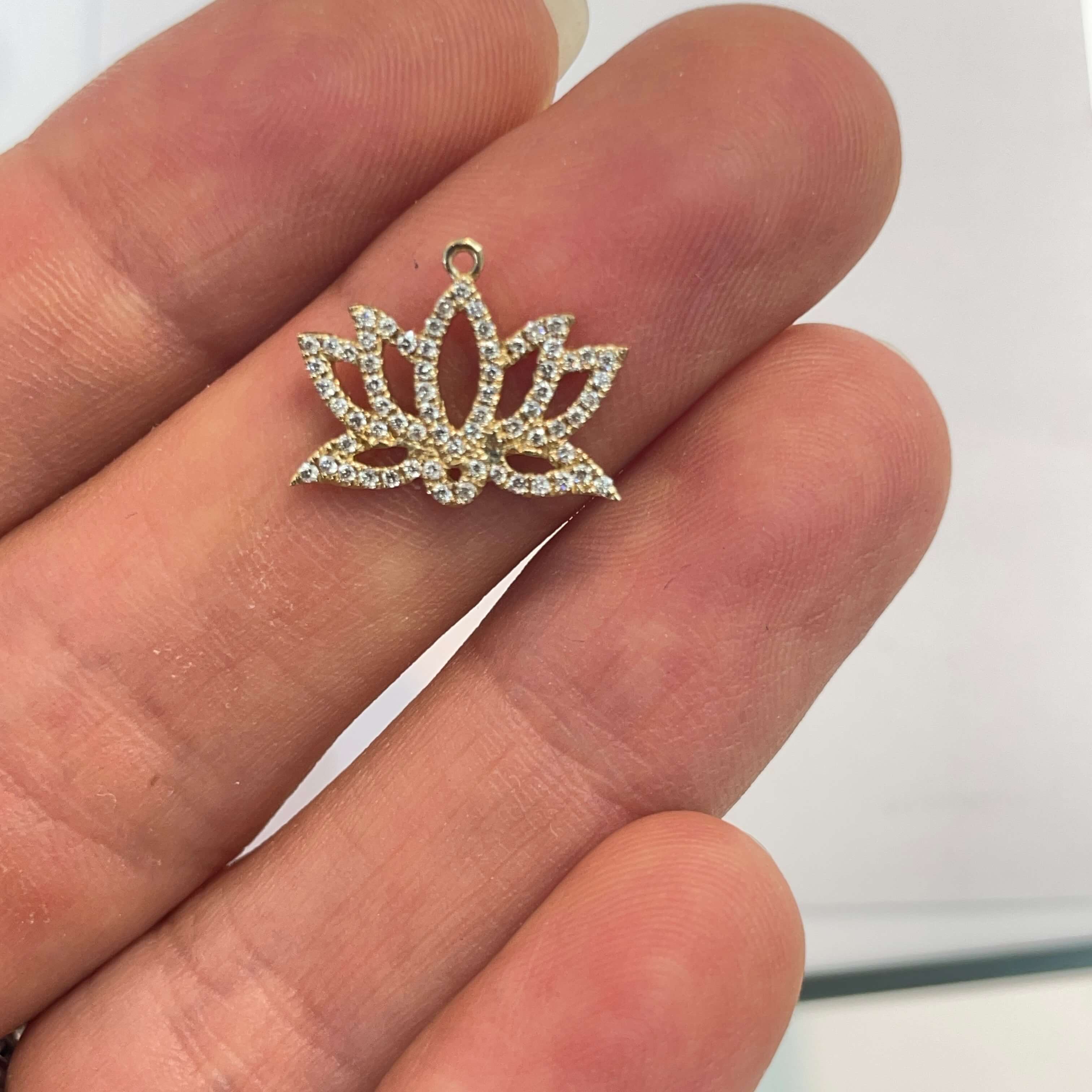 תליון יהלומים טבעיים 0.18 קראט בעיצוב פרח יהלומים צבע F ניקיון VS-SI זהב 14K צהוב מק״ט 639