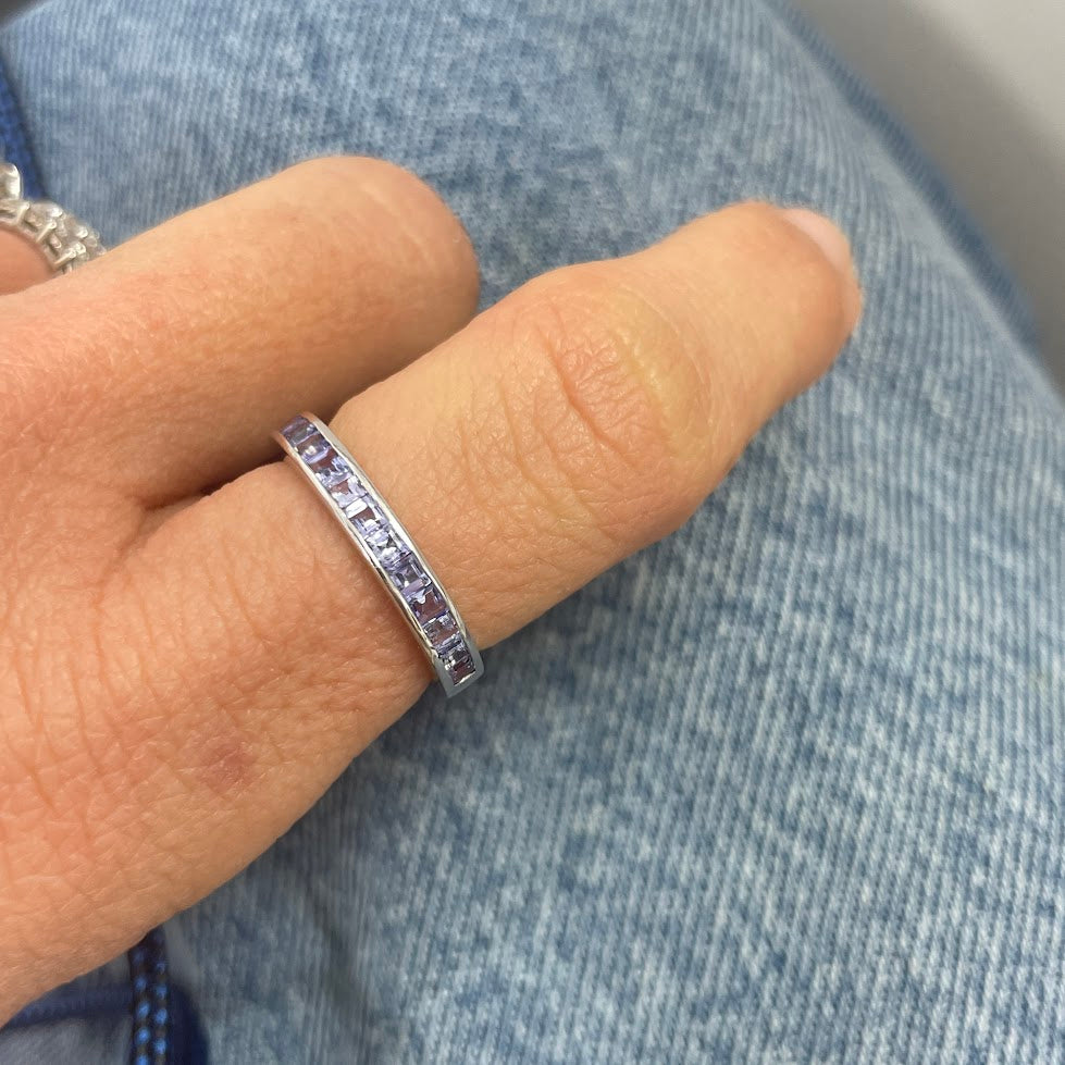 טבעת זהב לבן 14K משובצת אבני חן ספיר מק"ט 37