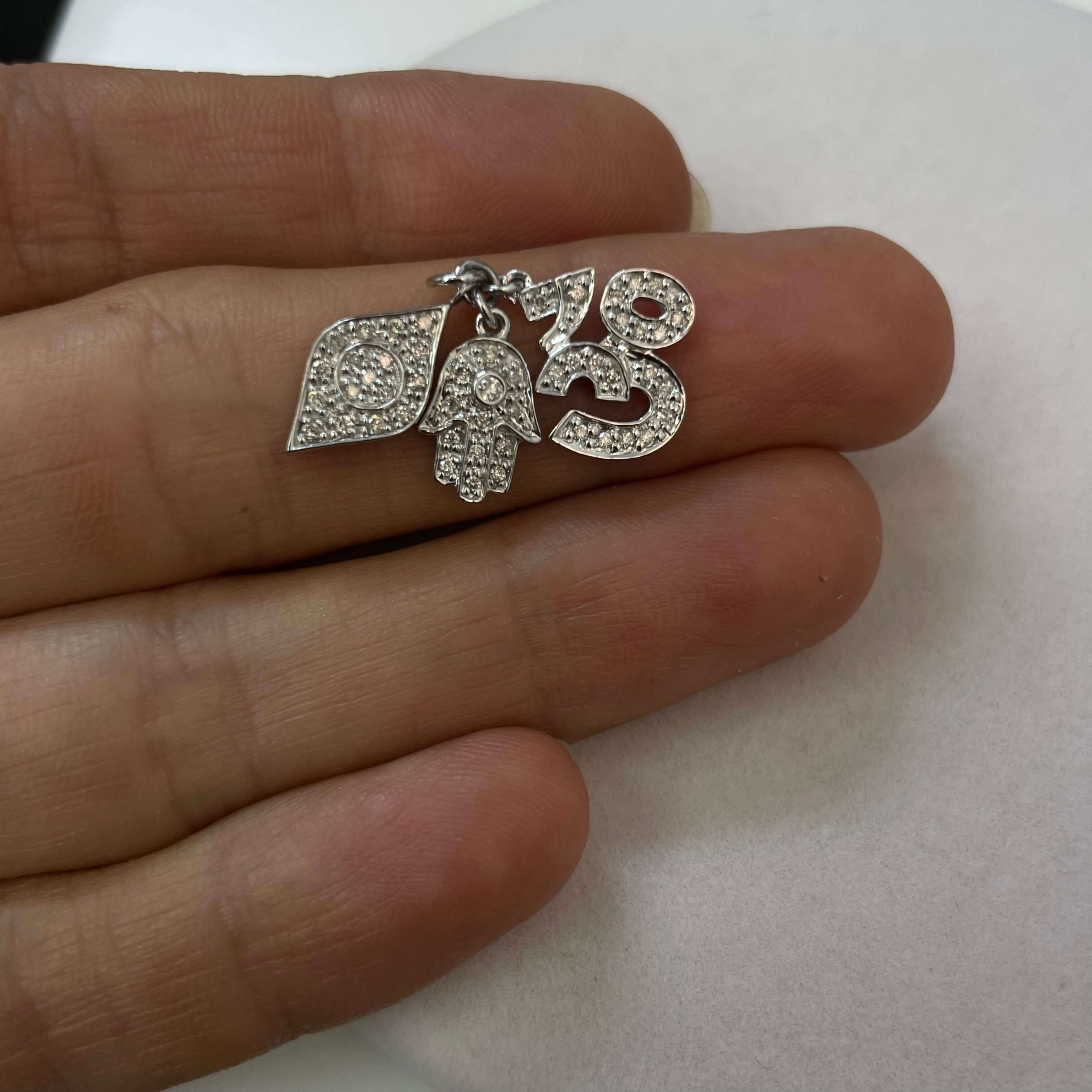 3 תליונים חמסה עין ואום מחוברים משובצים ביהלומים טבעיים 0.23 קראט צבע F ניקיון VS-SI זהב 14K לבן מק״ט 701