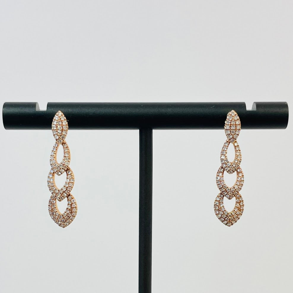 עגילים תלוים רוז גולד 14K משובצים 0.36 קראט יהלומים טבעיים צבע F נקיון VS מק"ט 365