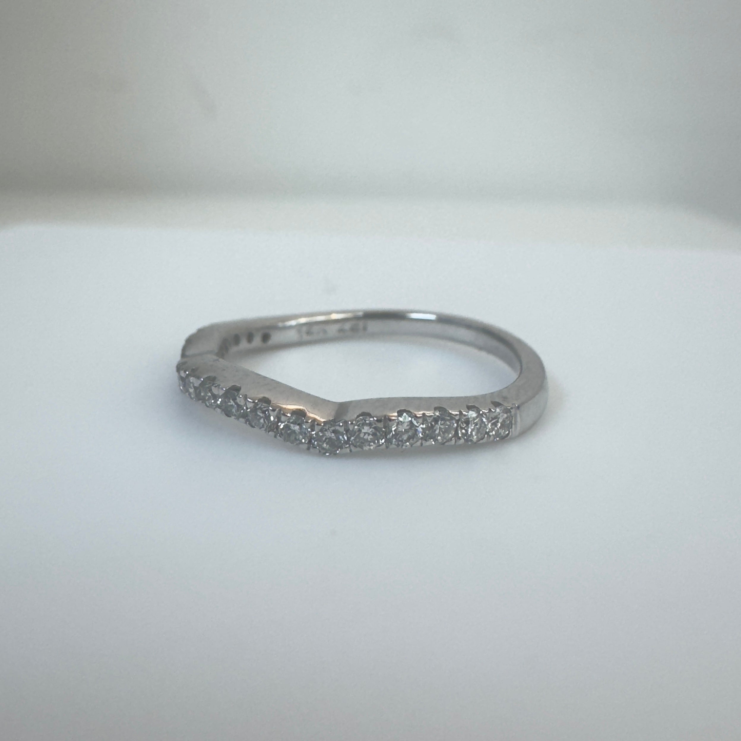 טבעת פס יהלומים טבעיים 0.30 קראט צבע F ניקיון VS זהב 14K לבן מק"ט 298