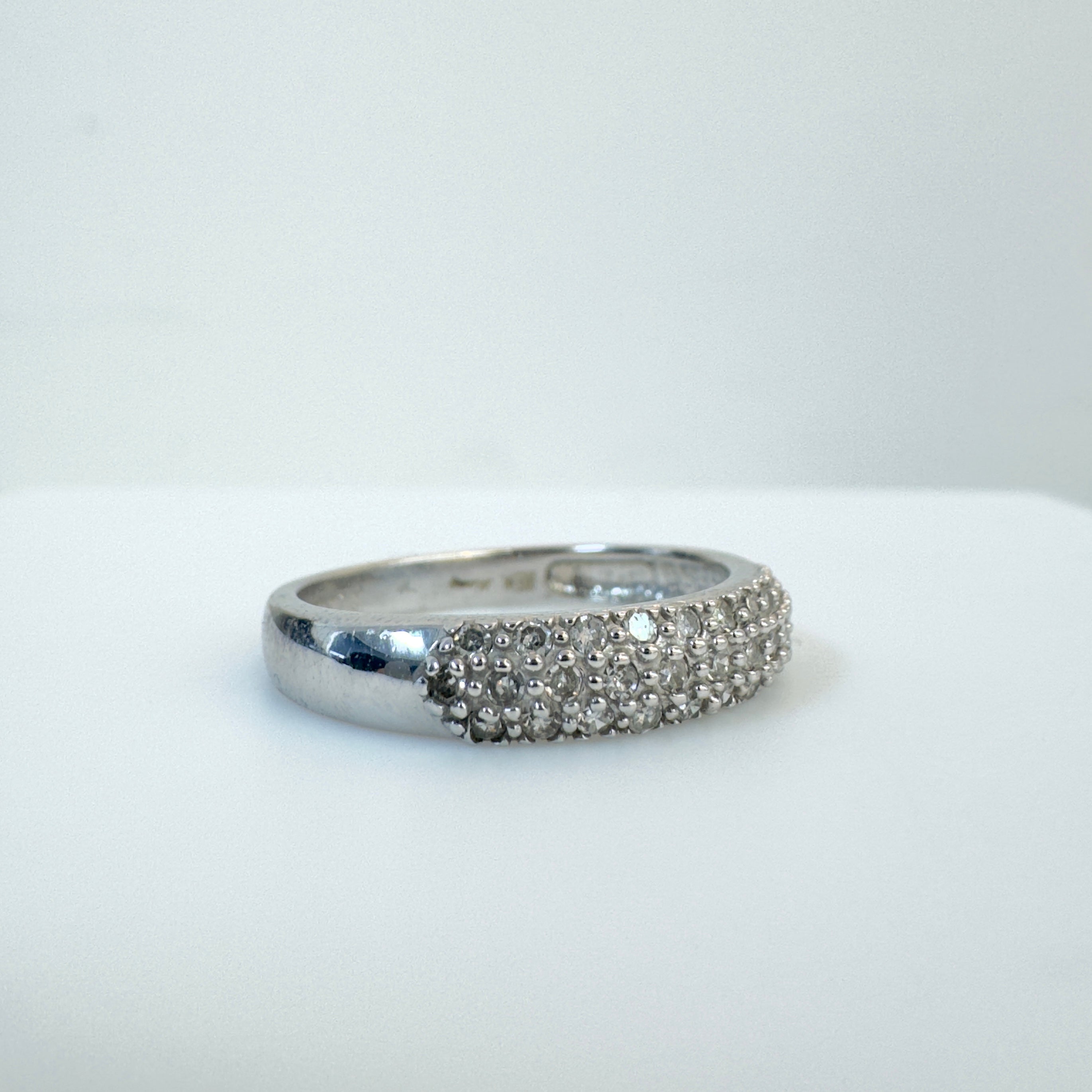 טבעת זהב לבן 14K משובצת יהלומים טבעיים 0.30 קראט צבע F נקיון VS מק"ט 794