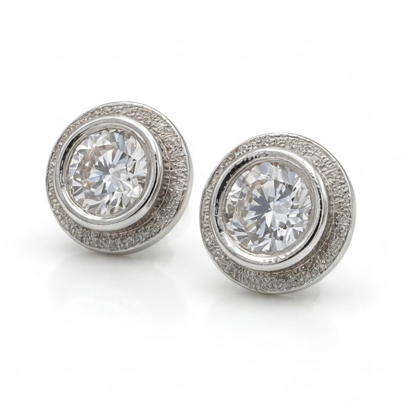 עגילים צמודים זהב 14K לבן יהלומים טבעיים 0.80 קראט מק״ט 993