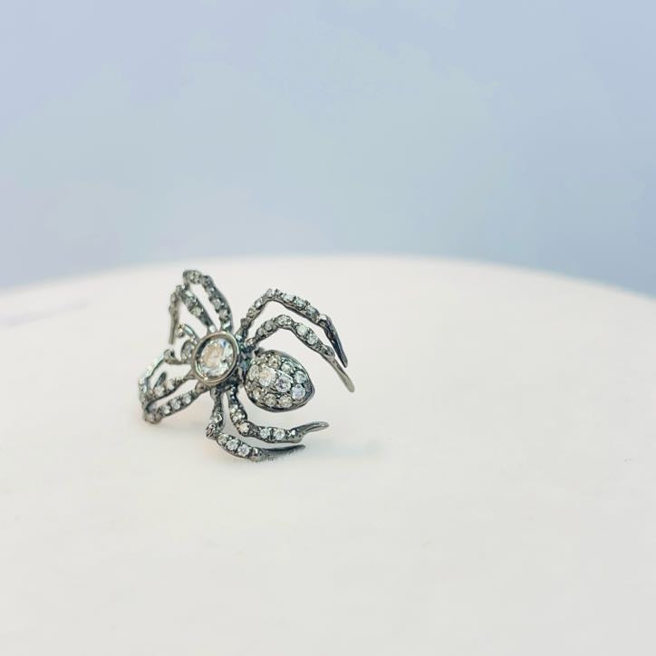 עגילי יהלומים טבעיים בעיצוב עכביש 0.64 קראט צבע F ניקיון VS זהב 14K ברודיום שחור מק"ט 615