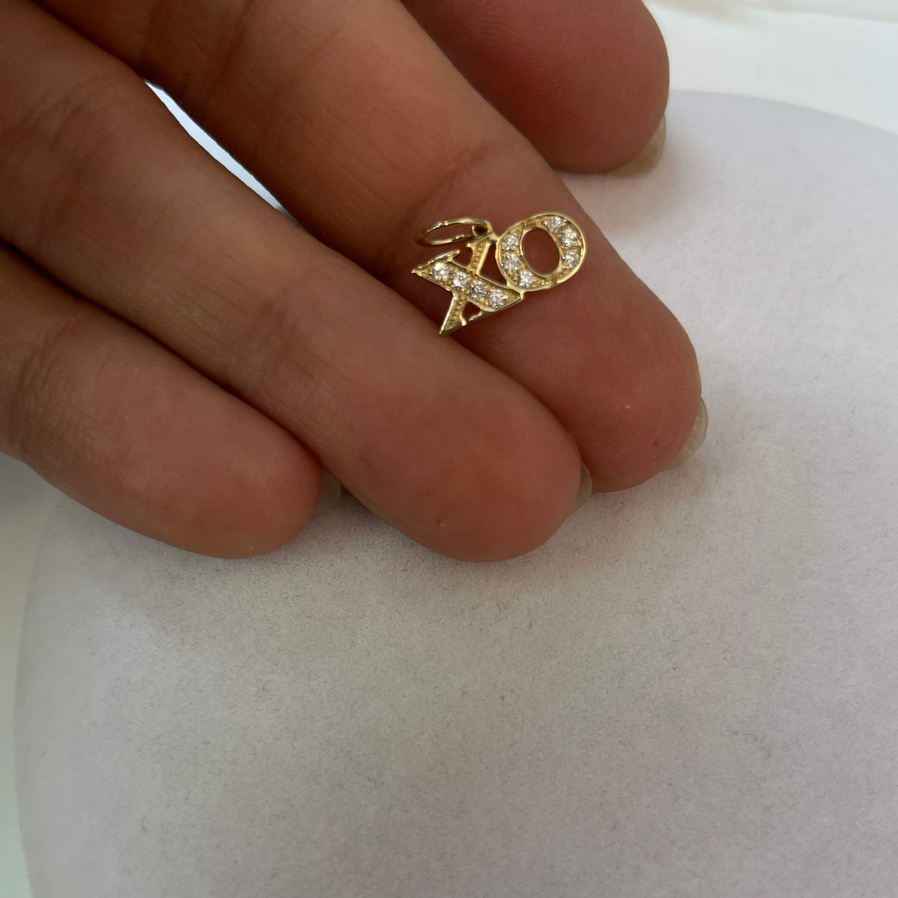 תליון ״XO״ יהלומים טבעיים 0.08 קראט צבע F ניקיון VS-SI זהב 14K צהוב מק״ט 713