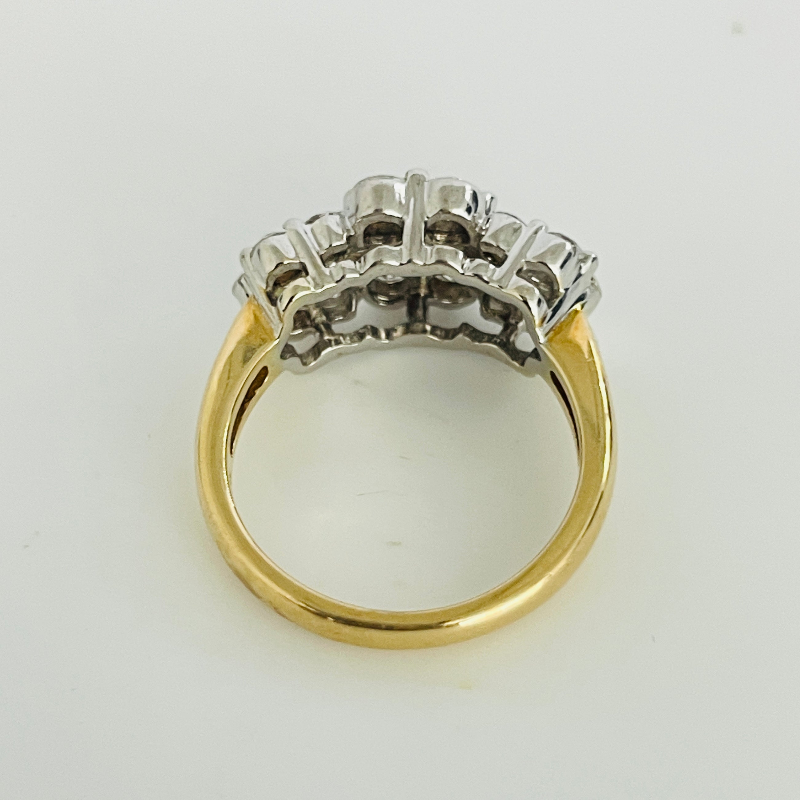 טבעת יהלומים טבעיים בעיצוב 3 פרחים 2.00 קראט צבע D-E ניקיון VS שילוב זהב 14K צהוב ופלטינה מק"ט 534