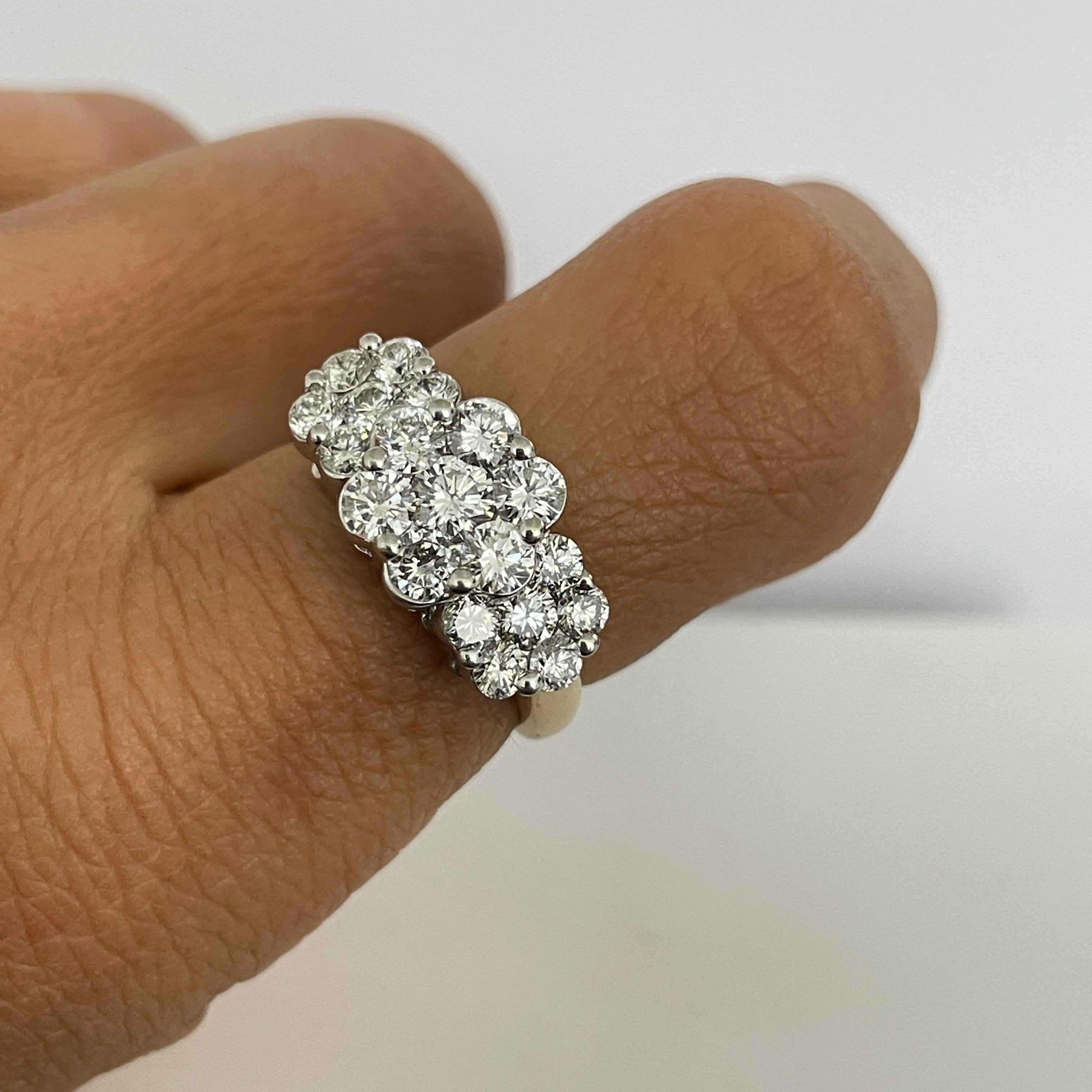 טבעת יהלומים טבעיים בעיצוב 3 פרחים 2.00 קראט צבע D-E ניקיון VS שילוב זהב 14K צהוב ופלטינה מק"ט 534