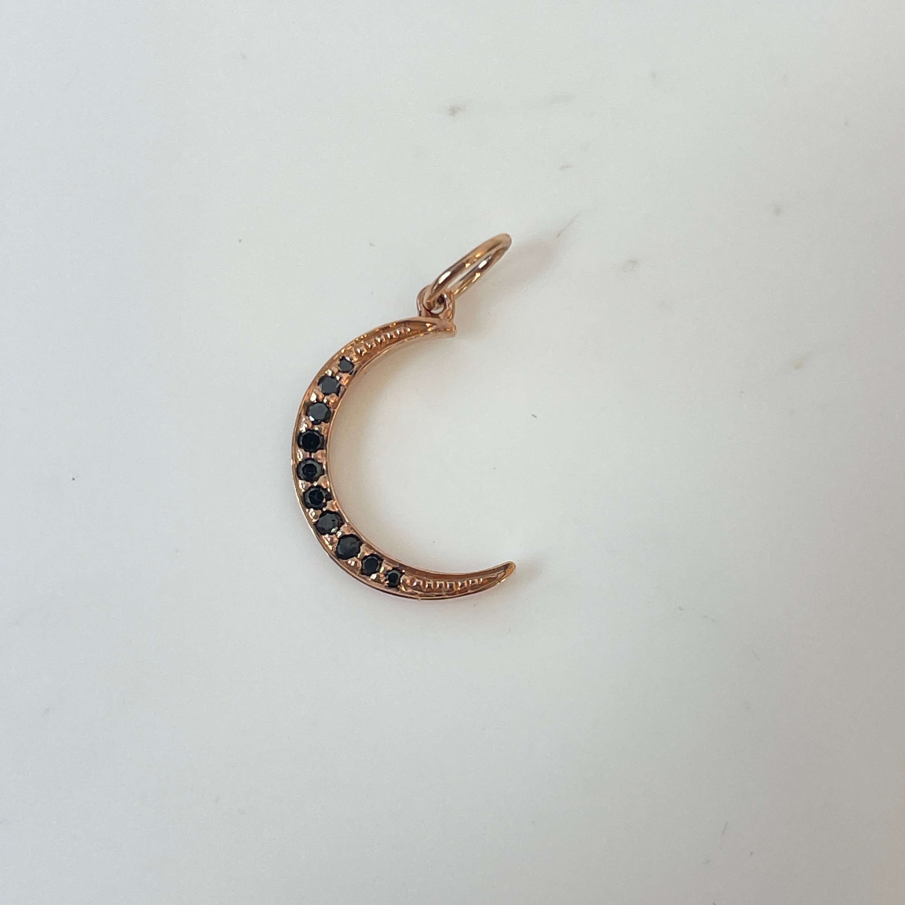 תליון יהלומים שחורים בצורת ירח סהר 0.06 קראט זהב 14K רוז גולד מק״ט 658