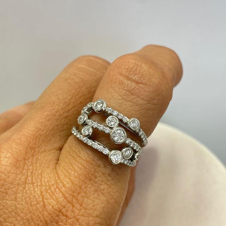 טבעת 3 שורות יהלומים טבעיים 1.10 קראט צבע E-F ניקיון VS זהב 14K לבן מק״ט 558