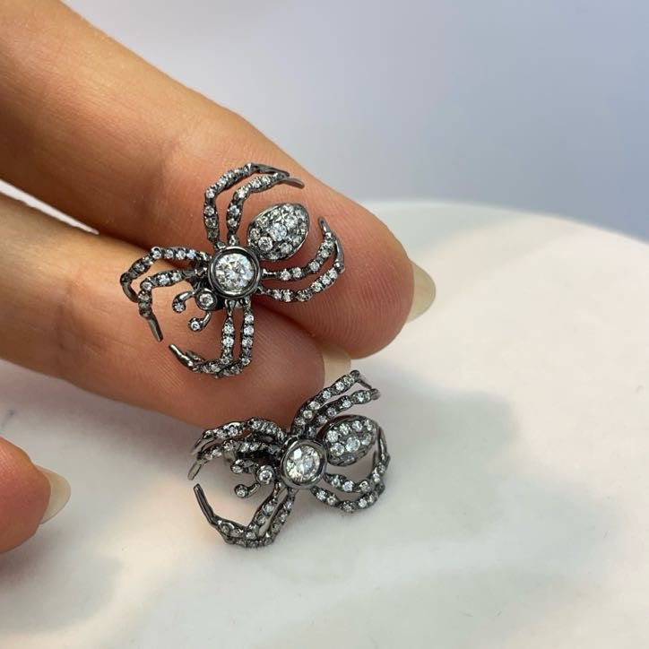 עגילי יהלומים טבעיים בעיצוב עכביש 0.64 קראט צבע F ניקיון VS זהב 14K ברודיום שחור מק"ט 615