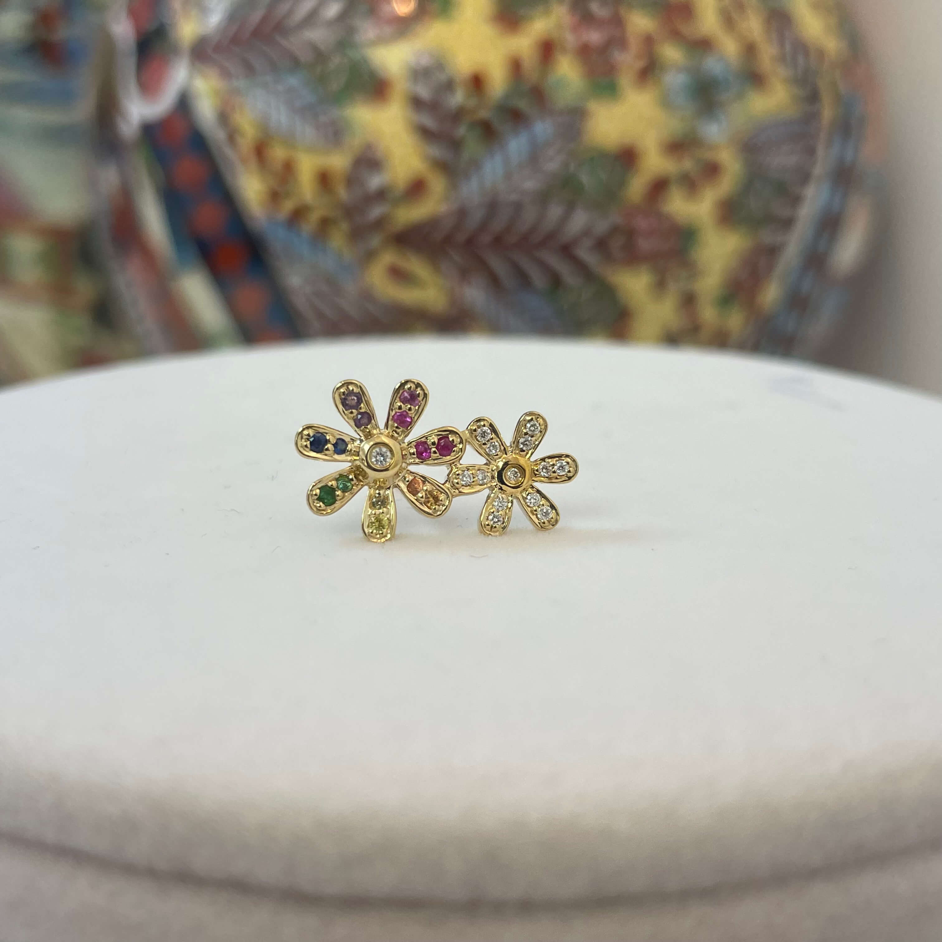 עגיל בודד 2 פרחים משובצים יהלומים ואבני חן טבעיים 0.15 קראט 14K צהוב (מגיע עם סוגר) מק"ט 726