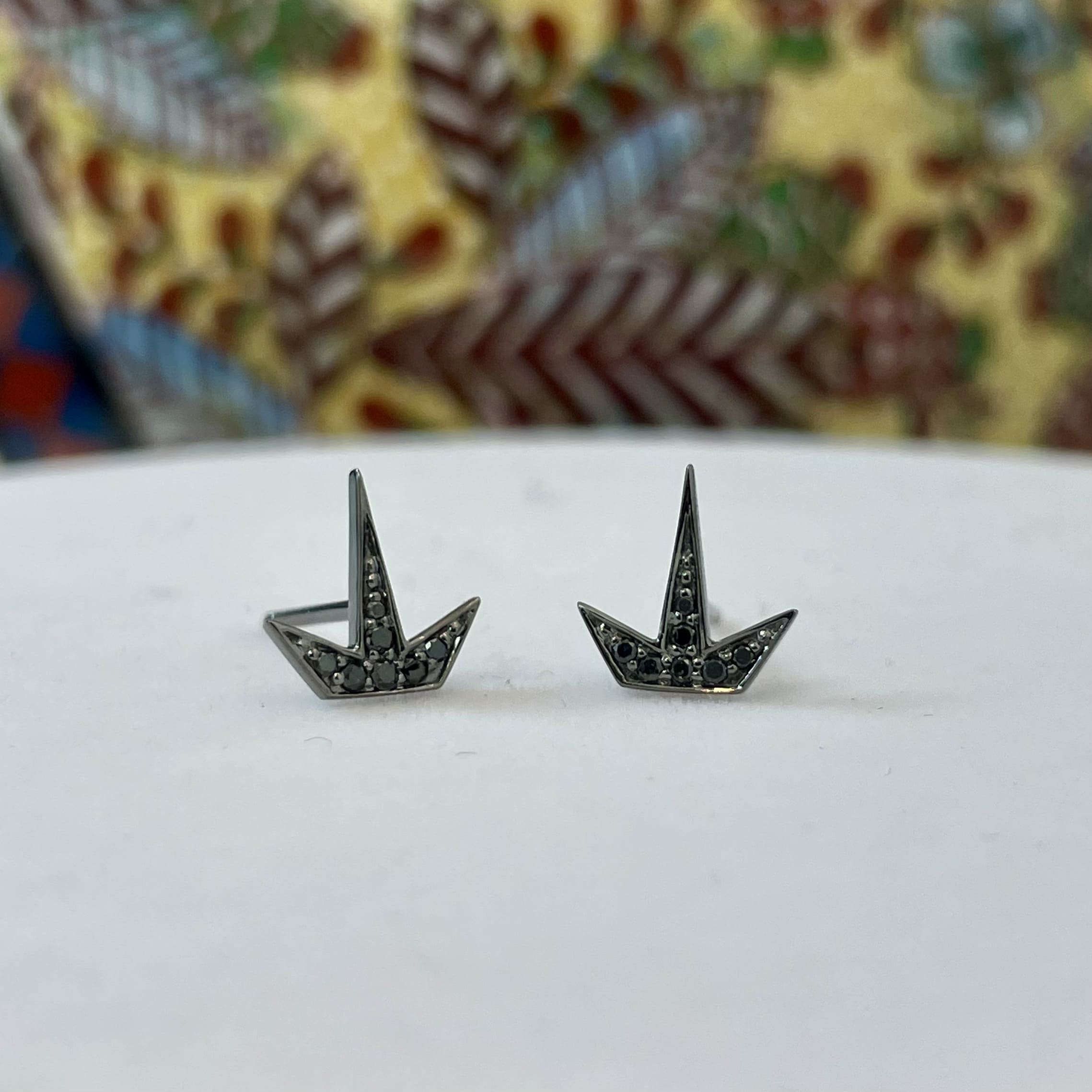 עגילים משובצים יהלומים שחורים טבעיים 0.07 קראט זהב 14K ברודיום שחור (מגיעים עם סוגרים) מק"ט 791