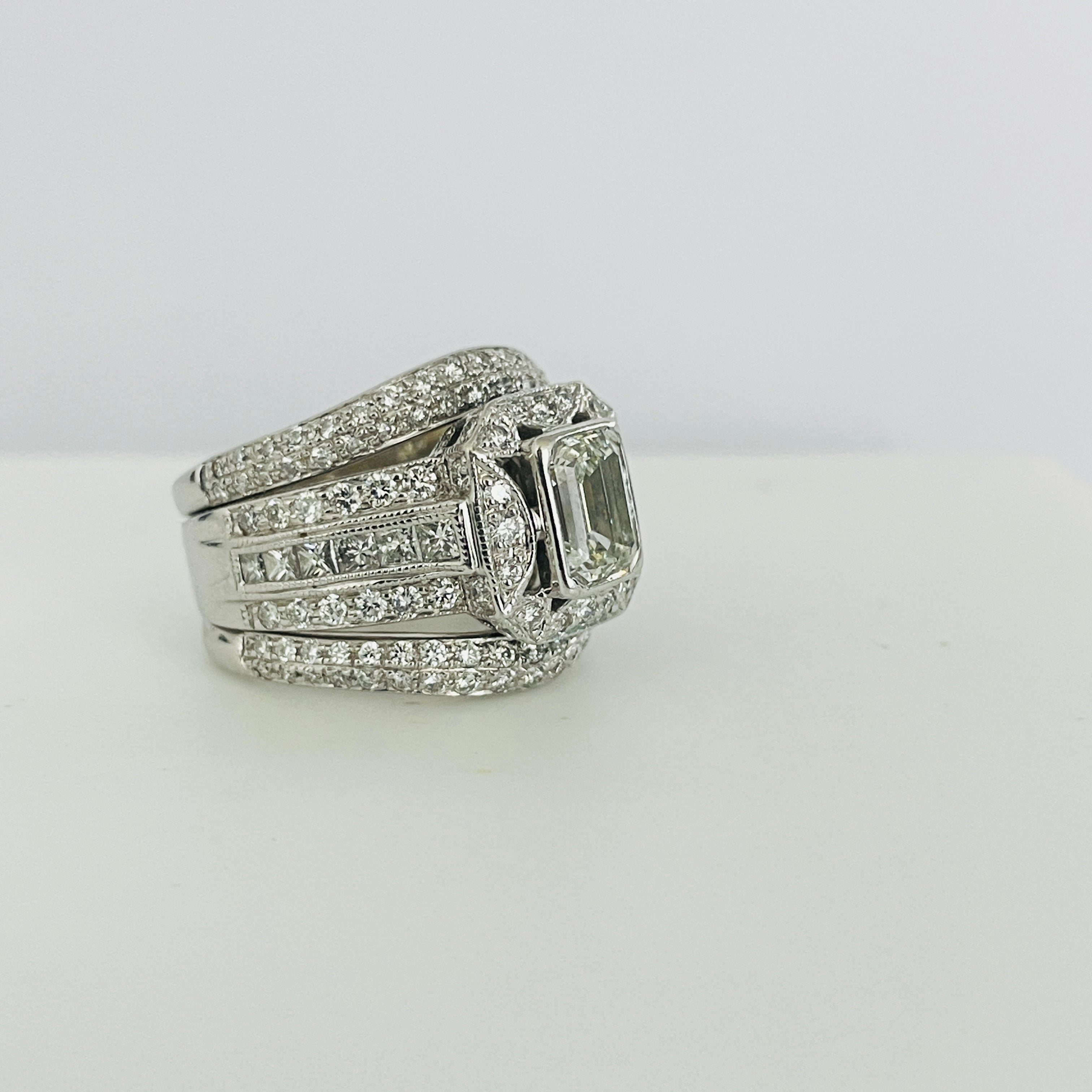 טבעת יהלום טבעי GIA מרכזי 1.08 קראט צורת אמרלד צבע I ניקיון VS ו5 שורות יהלומים טבעיים 1.50 קראט צבע F ניקיון VS זהב 14K לבן מק״ט 561