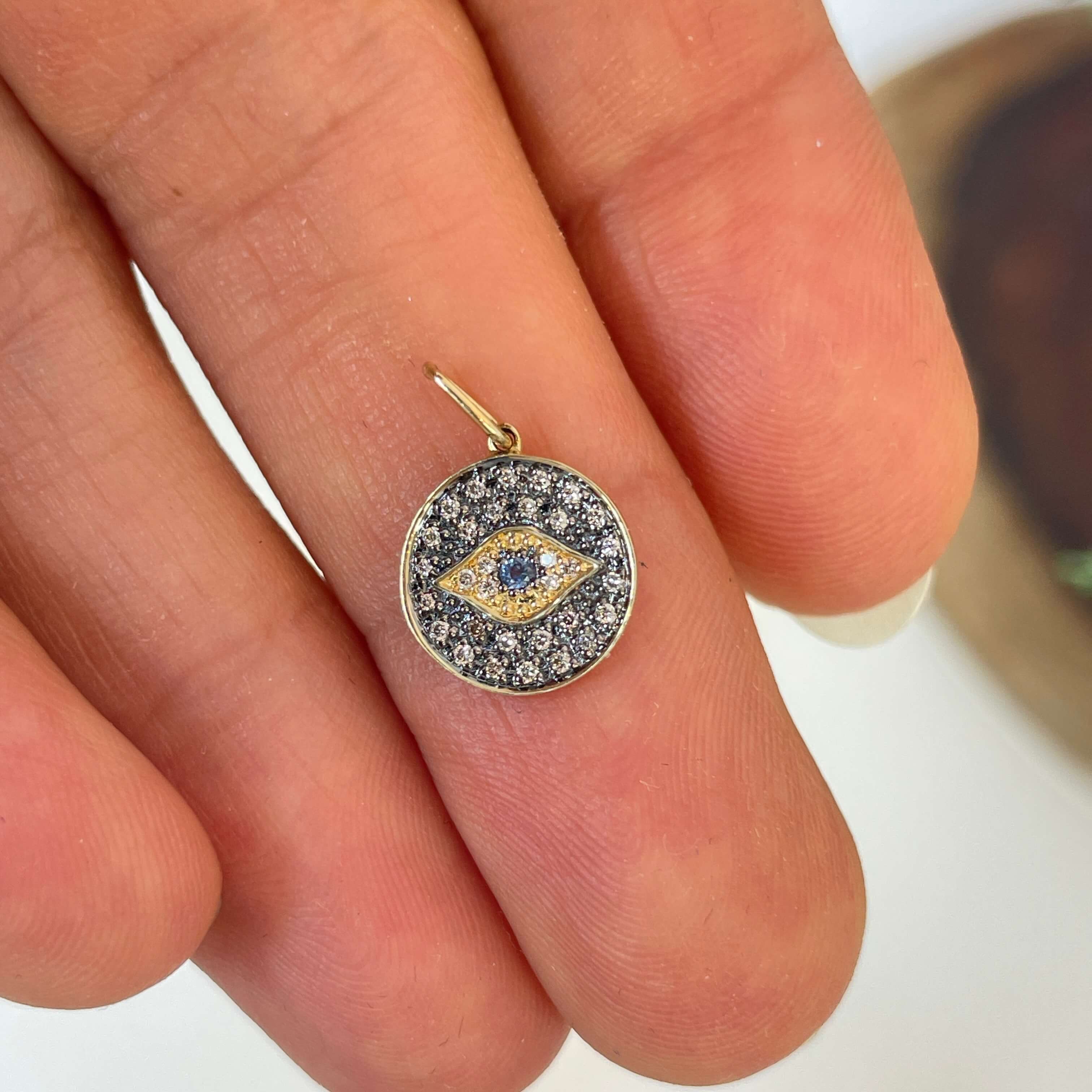 תליון עגול בצורת עין יהלומים ואבן ספיר כחולה טבעיים 0.11 קראט יהלומים צבע F ניקיון VS זהב 14K צהוב מק״ט 644