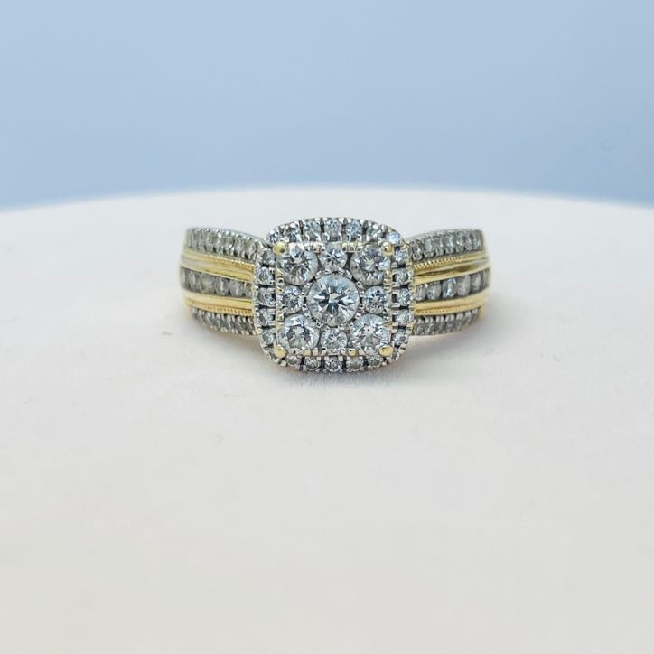 טבעת מרובעת משובצת 1.15 קראט יהלומים עגולים טבעיים צבע F ניקיון VS זהב 14K צהוב מק״ט 556