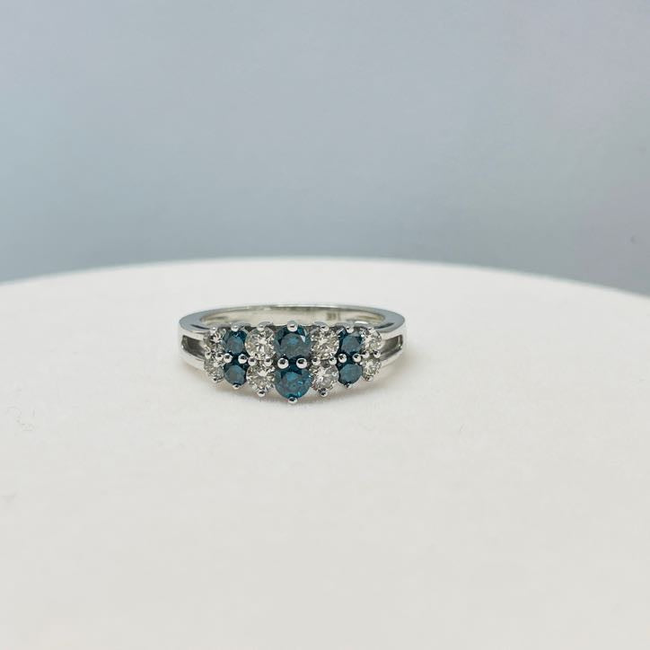 טבעת יהלומים טבעיים לבנים צבע F וכחולים 0.70 קראט ניקיון VS זהב 14K לבן מק״ט 591