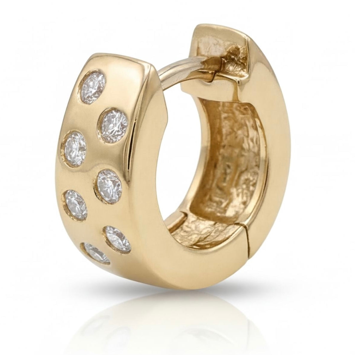 עגילי חישוק זהב 14K צהוב משובצים יהלומים מק״ט 952