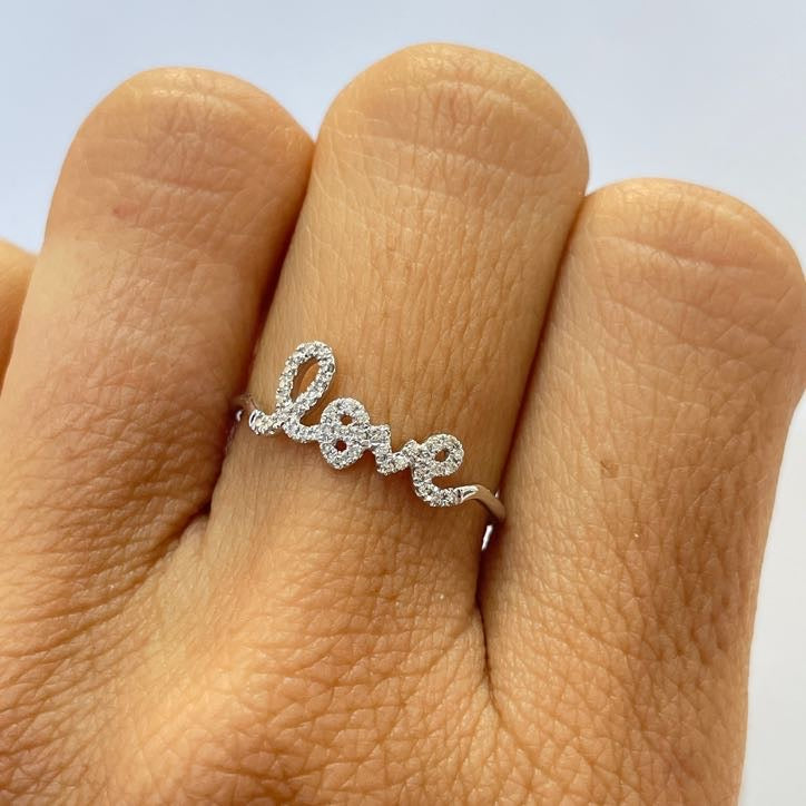 טבעת יהלומים טבעיים 0.10 קראט "Love" צבע F ניקיון VS זהב לבן 14K מק"ט 605