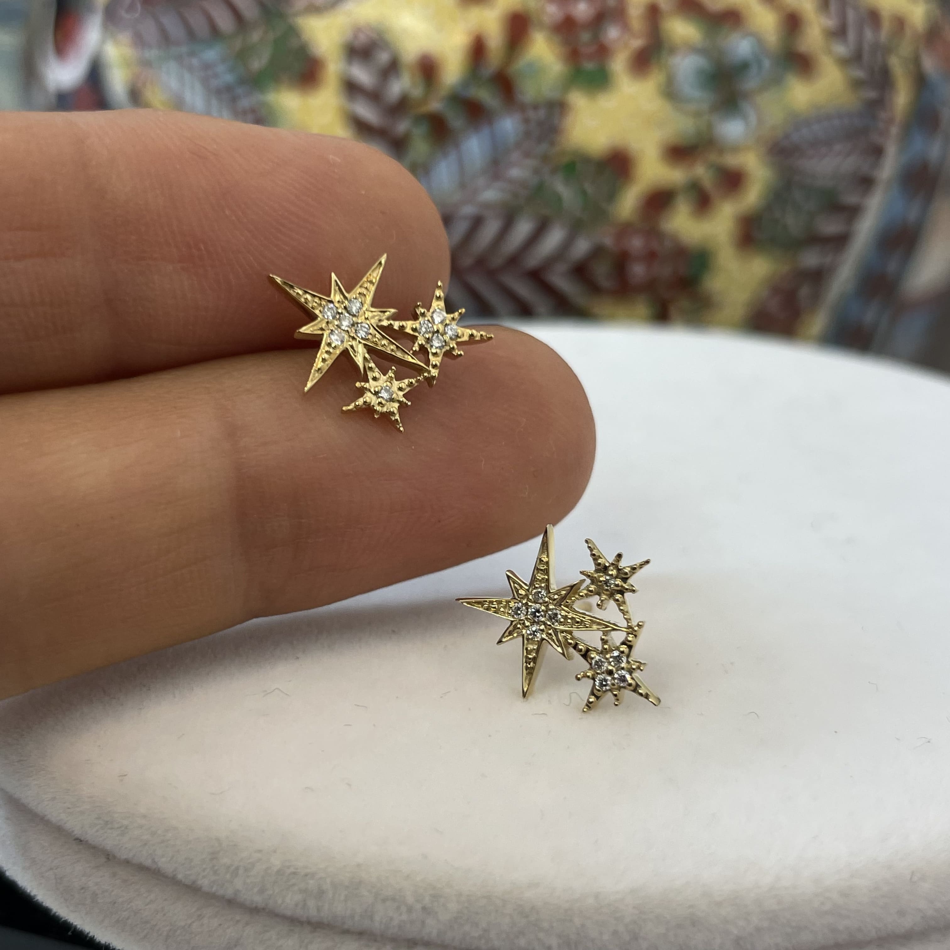 עגילים 3 כוכבים יהלומים טבעיים 0.08 קראט זהב 14K צהוב (מגיעים עם סוגרים) מק"ט 740