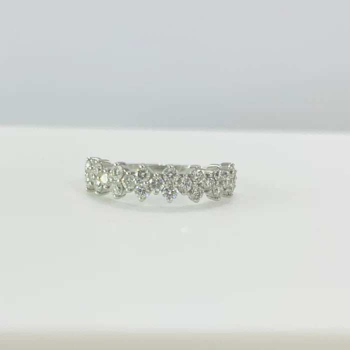 טבעת זהב לבן 14K משובצת ביהלומים טבעיים בשיבוץ מיוחד במשקל 0.76 קראט צבע F ניקיון VS מק"ט R-2229