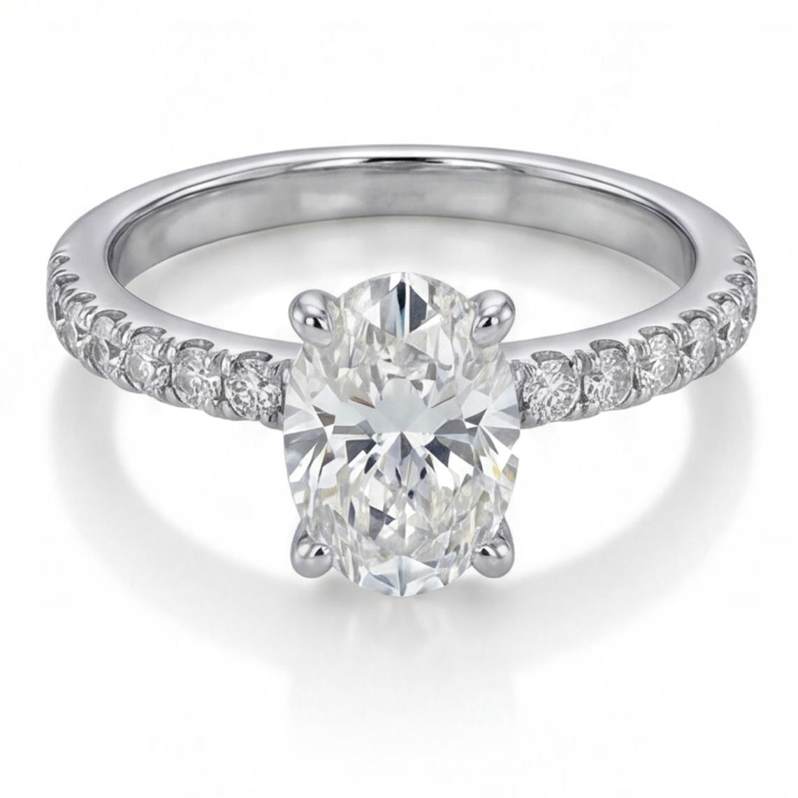 טבעת זהב 14K לבן יהלום אובל טבעי ושיבוצים בצדדים 1.16 קראט מק״ט 1024