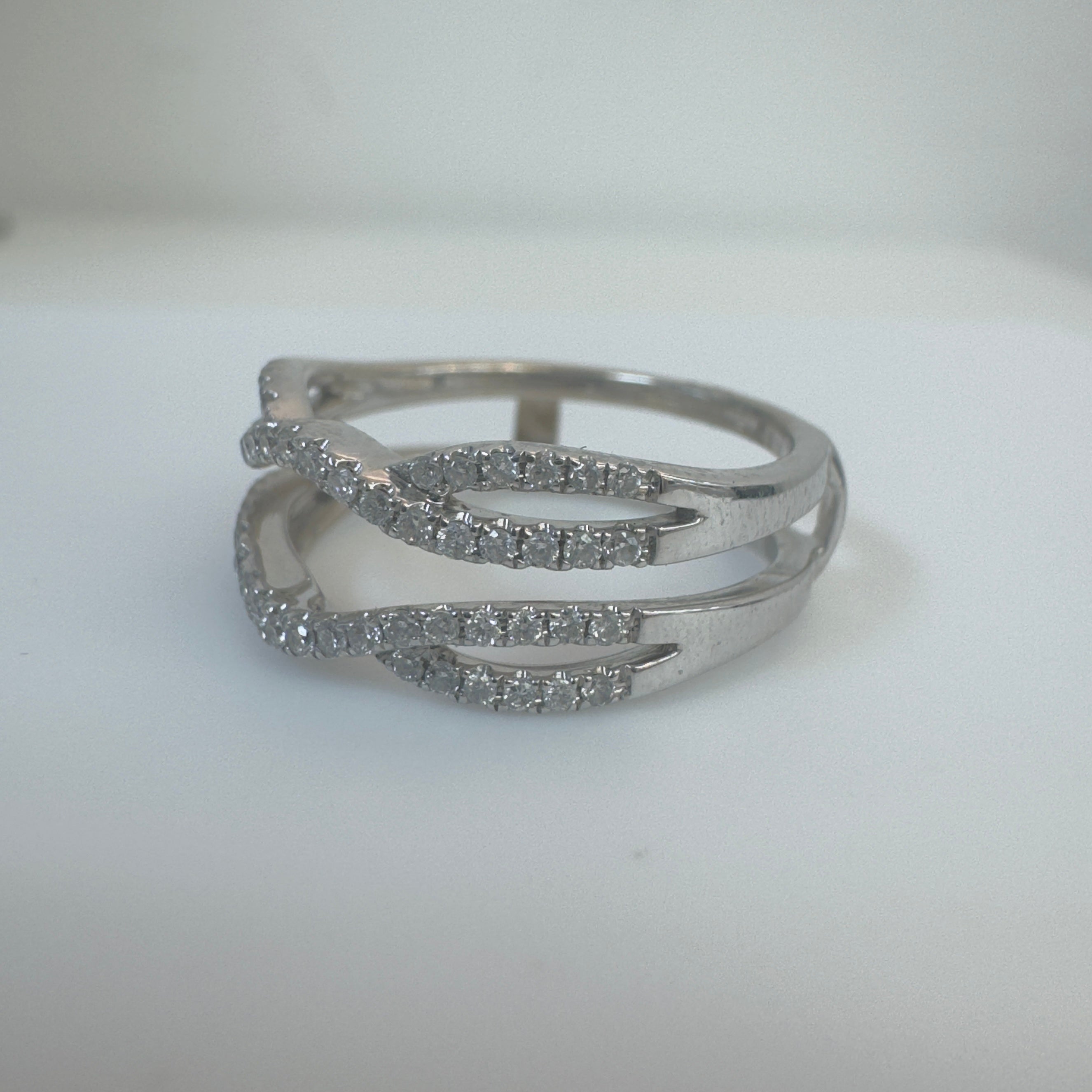 טבעת יהלומים טבעיים שתי שורות 0.31 קראט צבע F ניקיון VS-SI זהב 14K לבן מק"ט 250