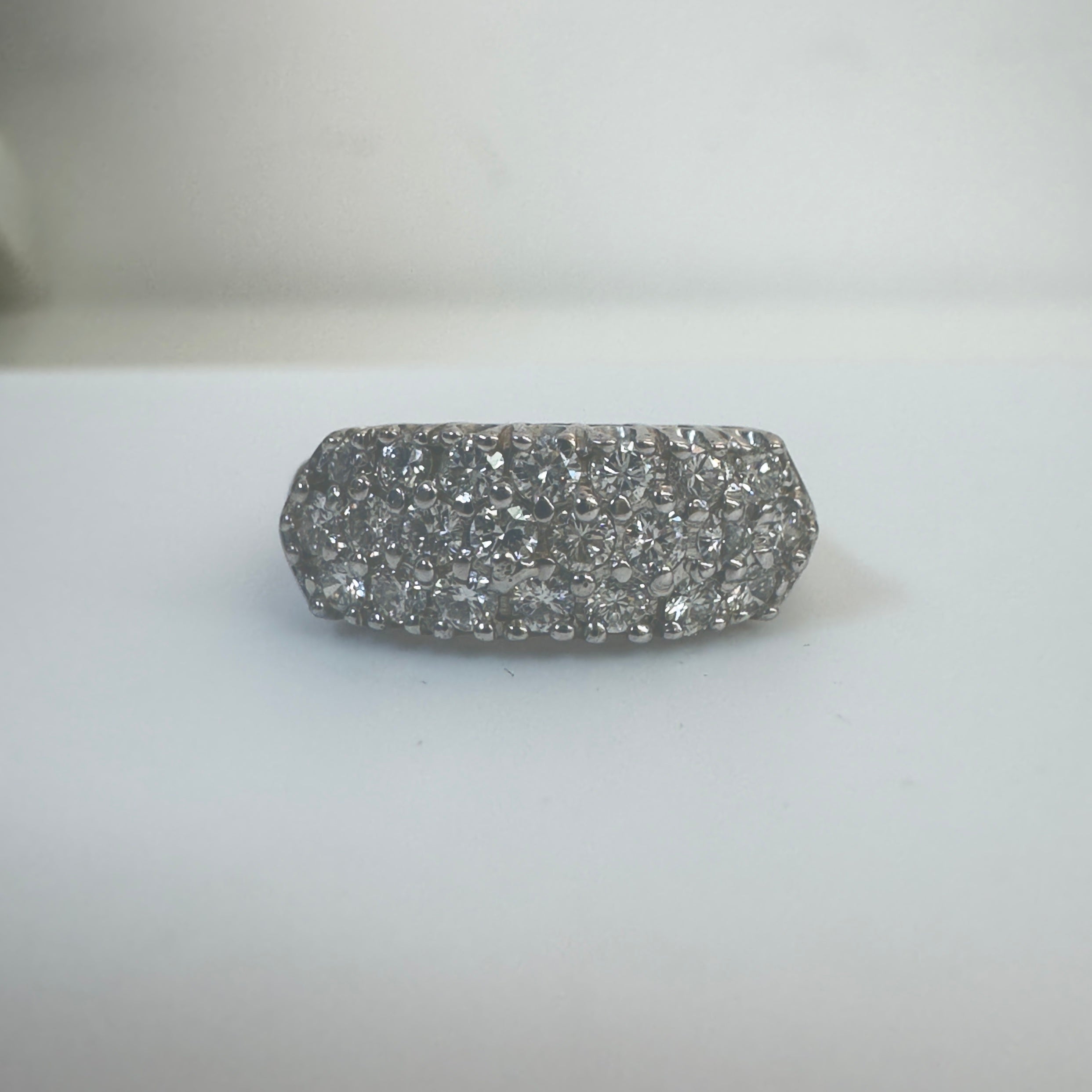 טבעת יהלומים 3 שורות 0.80 קראט יהלומים טבעיים צבע E ניקיון VS זהב לבן 14K מק"ט 155