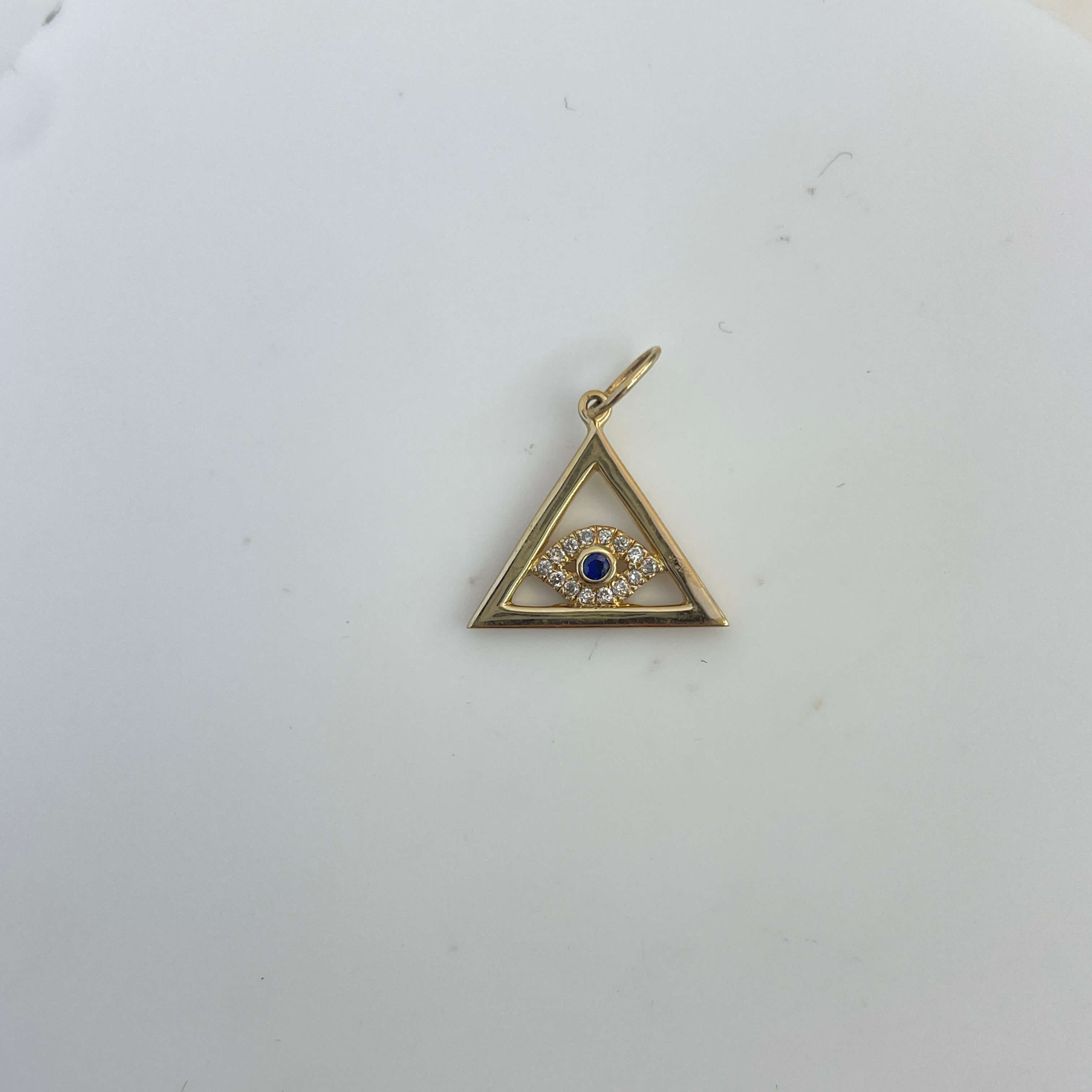 תליון משולש עם עין מרחפת יהלומים צבע F ניקיון VS-SI ואבני חן 0.09 קראט זהב 14K צהוב מק״ט 649