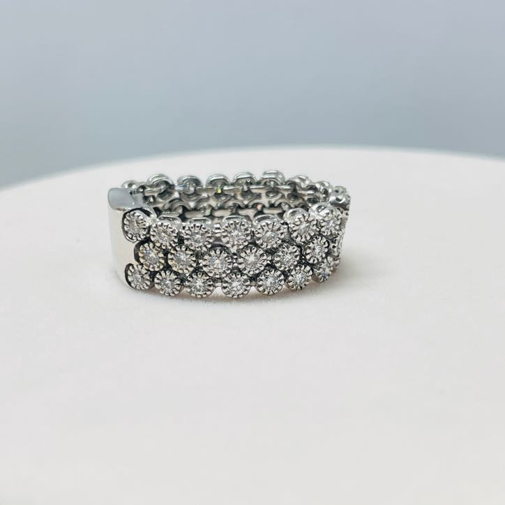 טבעת יהלומים טבעיים גמישה בעיצוב פרחים 1.25 קראט צבע F ניקיון VS זהב 18K לבן מק״ט 592